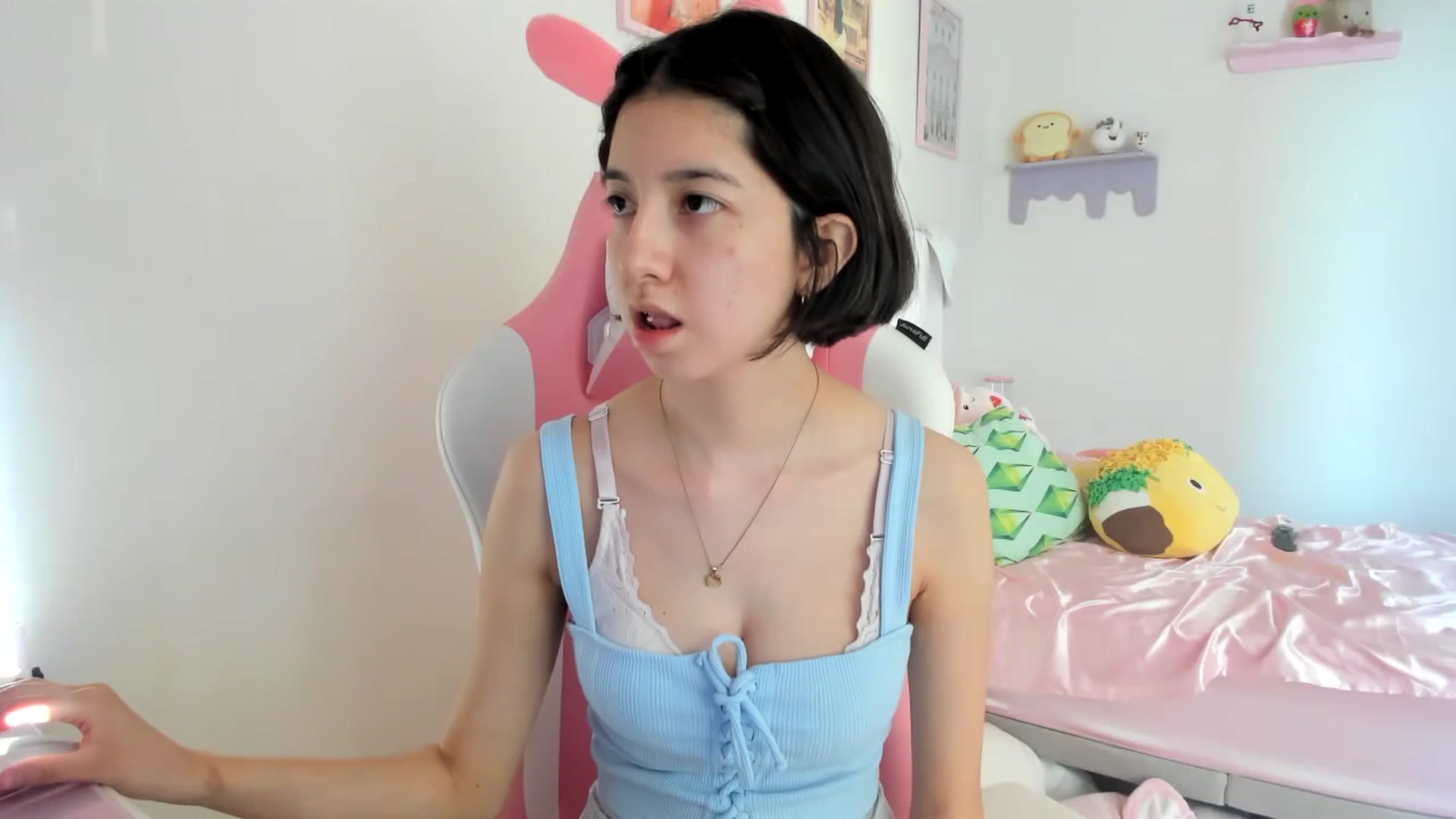 Gallery image thumbnail from Cherrycute666's myfreecams stream on, 06/19/2023, 24:25 image 13 of 20