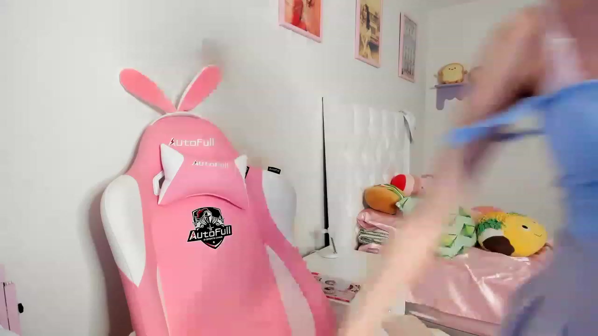 Gallery image thumbnail from Cherrycute666's myfreecams stream on, 06/19/2023, 03:38 image 10 of 20