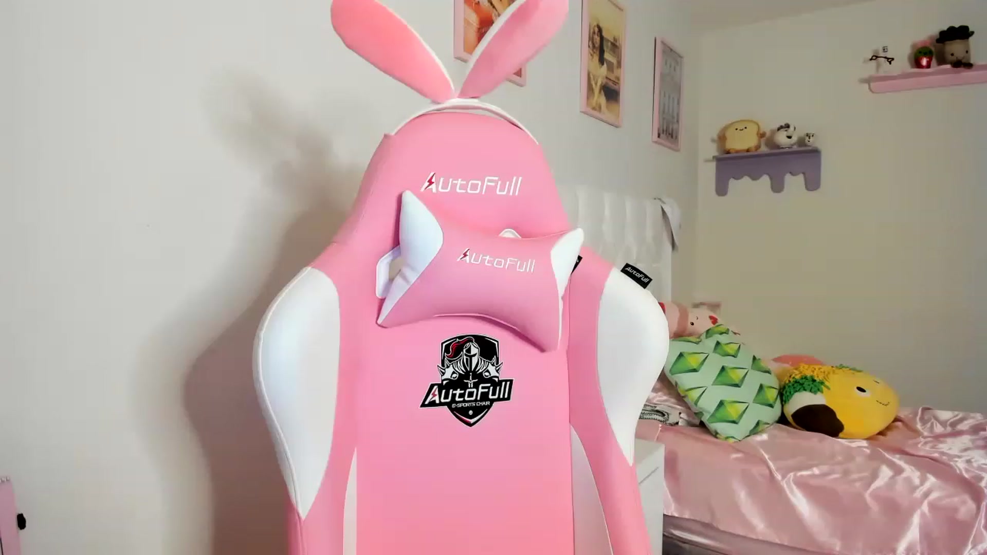 Gallery image thumbnail from Cherrycute666's myfreecams stream on, 06/19/2023, 06:39 image 14 of 20