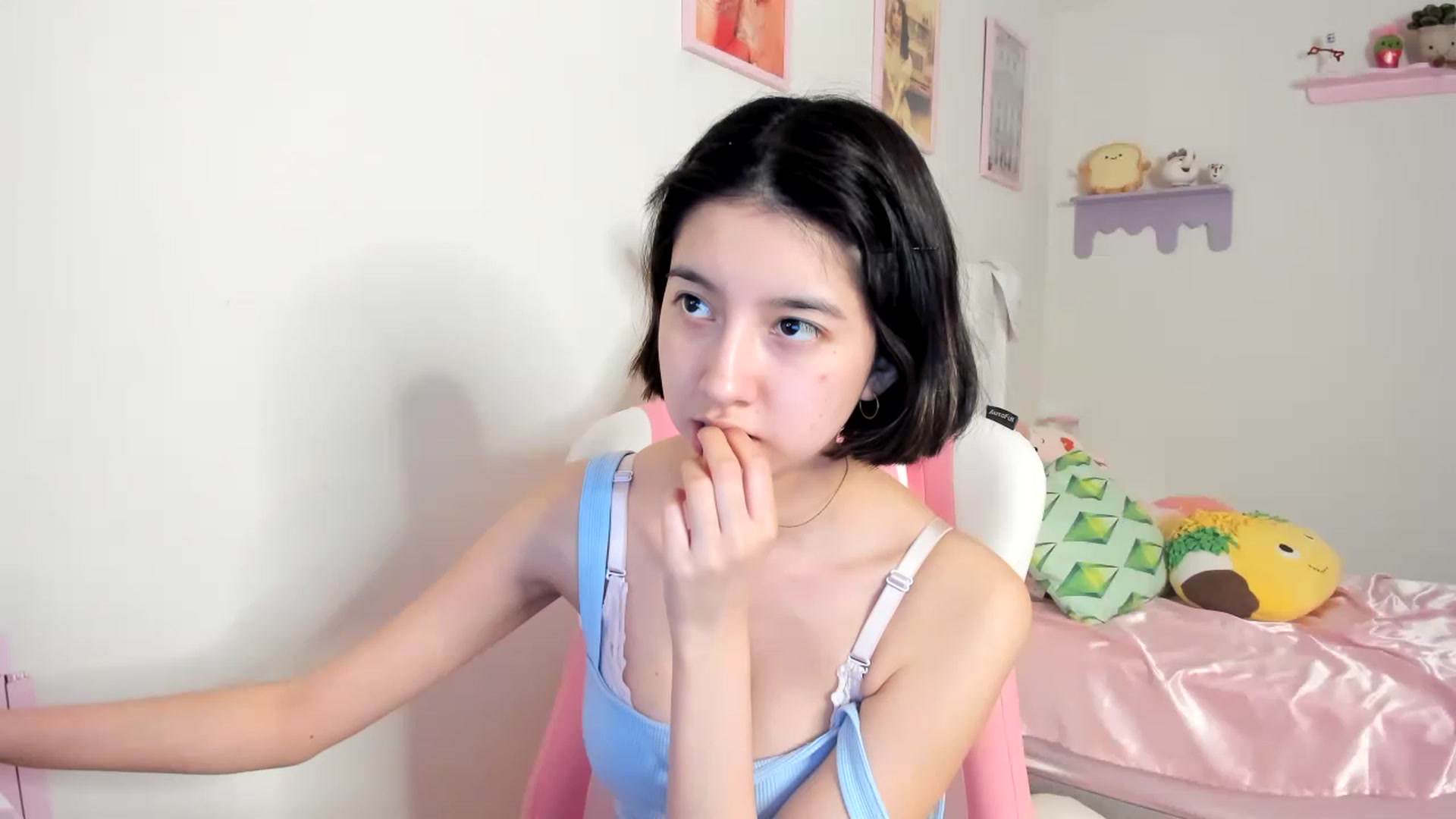 Gallery image thumbnail from Cherrycute666's myfreecams stream on, 06/19/2023, 06:39 image 3 of 20