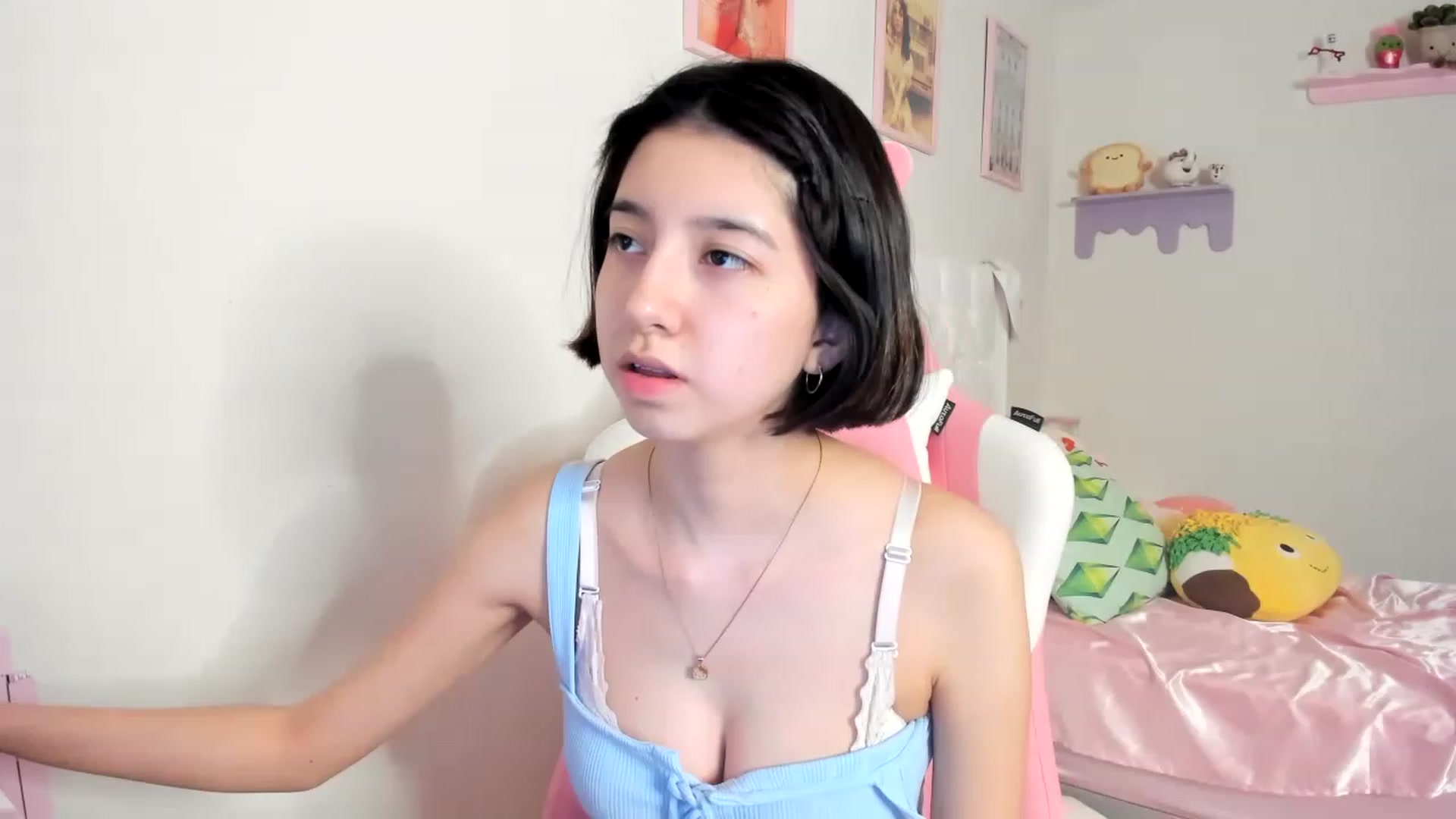 Gallery image thumbnail from Cherrycute666's myfreecams stream on, 06/19/2023, 06:39 image 1 of 20