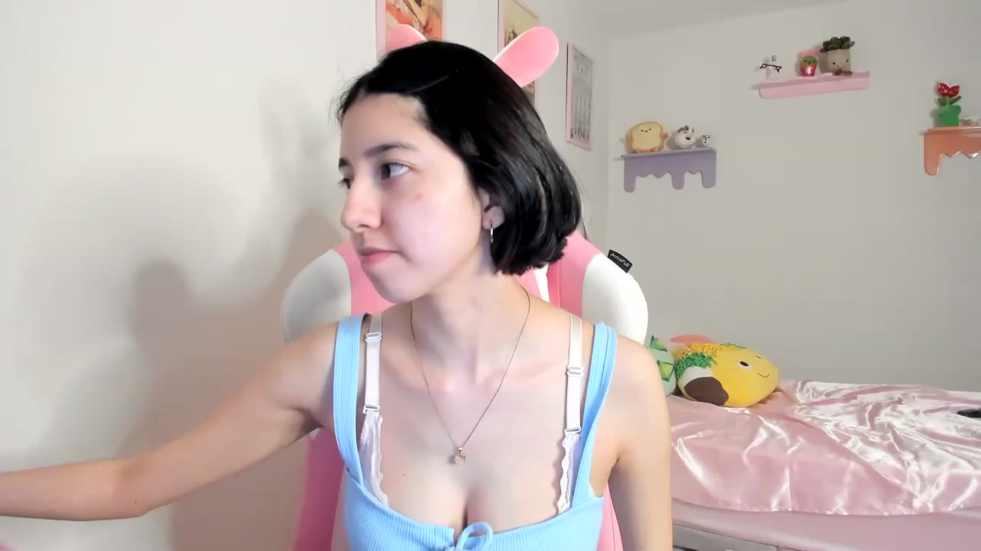 Gallery image thumbnail from Cherrycute666's myfreecams stream on, 06/19/2023, 08:46 image 17 of 20