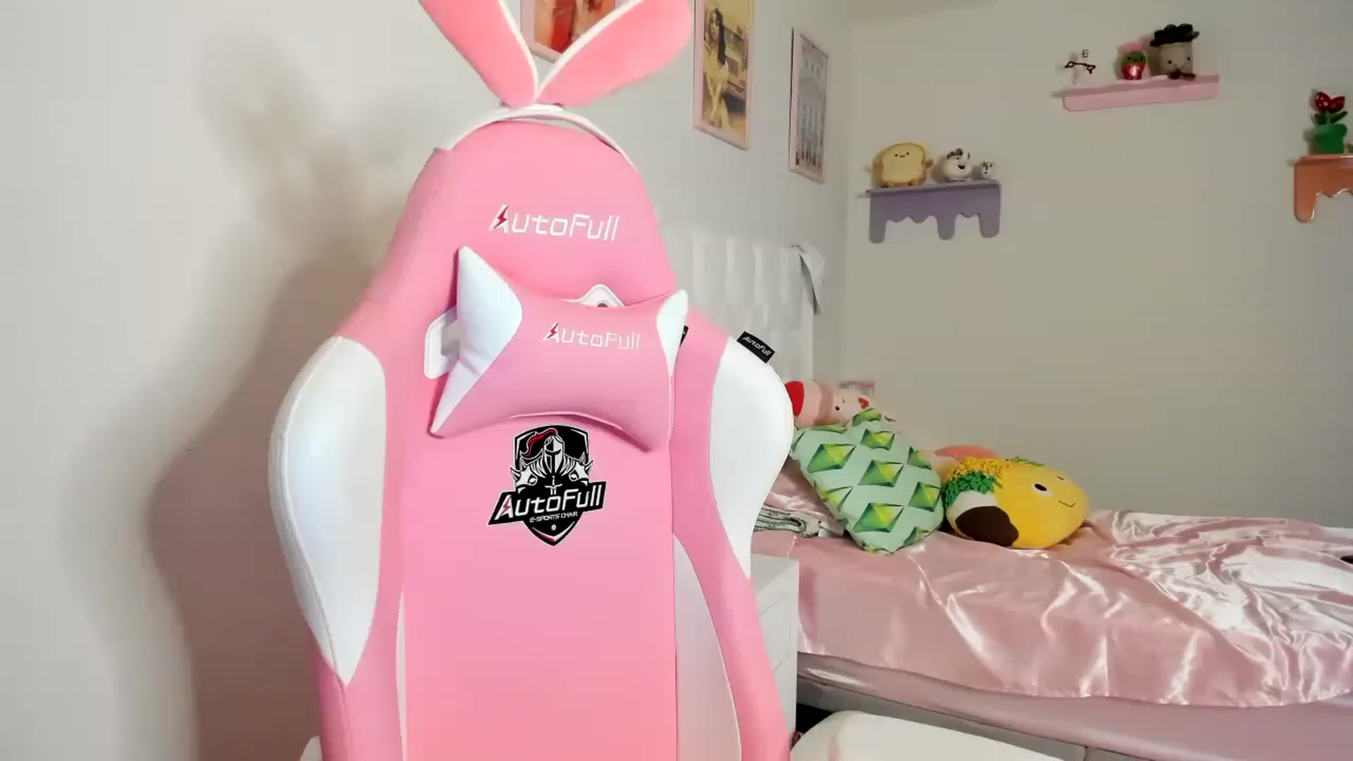 Gallery image thumbnail from Cherrycute666's myfreecams stream on, 06/19/2023, 09:46 image 8 of 20