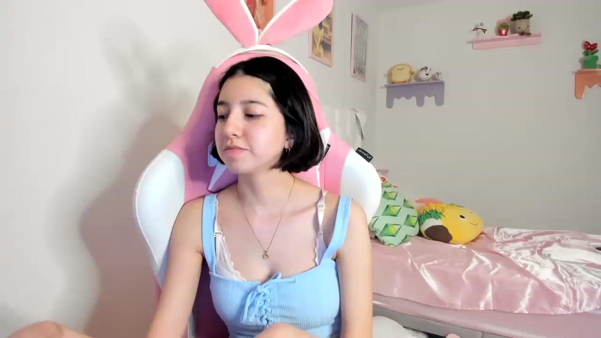 Gallery image thumbnail from Cherrycute666's myfreecams stream on, 06/19/2023, 09:46 image 10 of 20