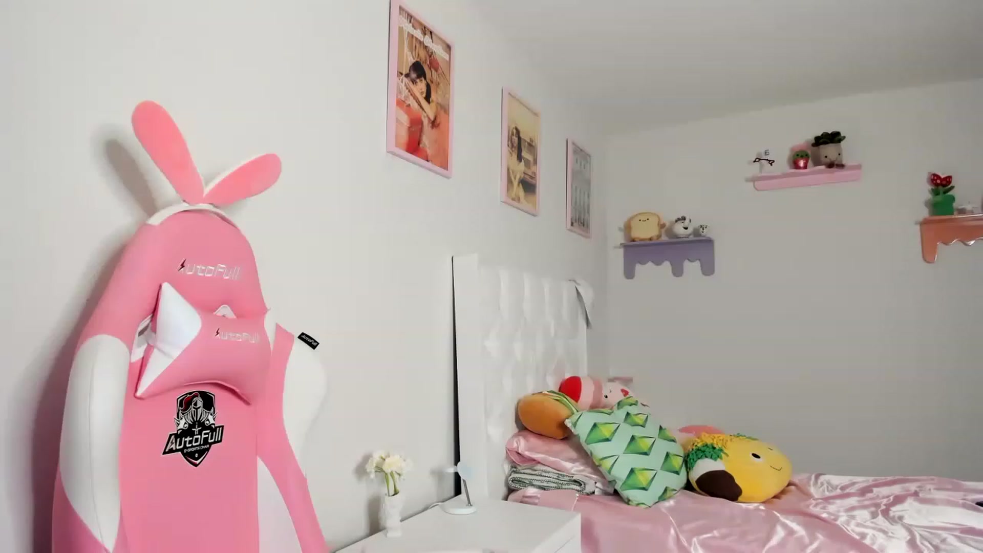 Gallery image thumbnail from Cherrycute666's myfreecams stream on, 06/19/2023, 09:46 image 20 of 20