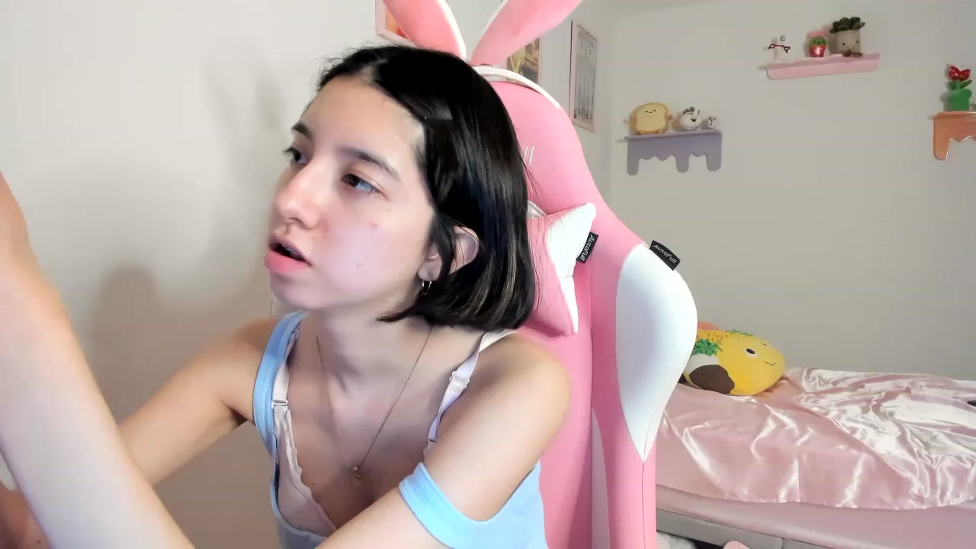 Gallery image thumbnail from Cherrycute666's myfreecams stream on, 06/19/2023, 09:46 image 2 of 20