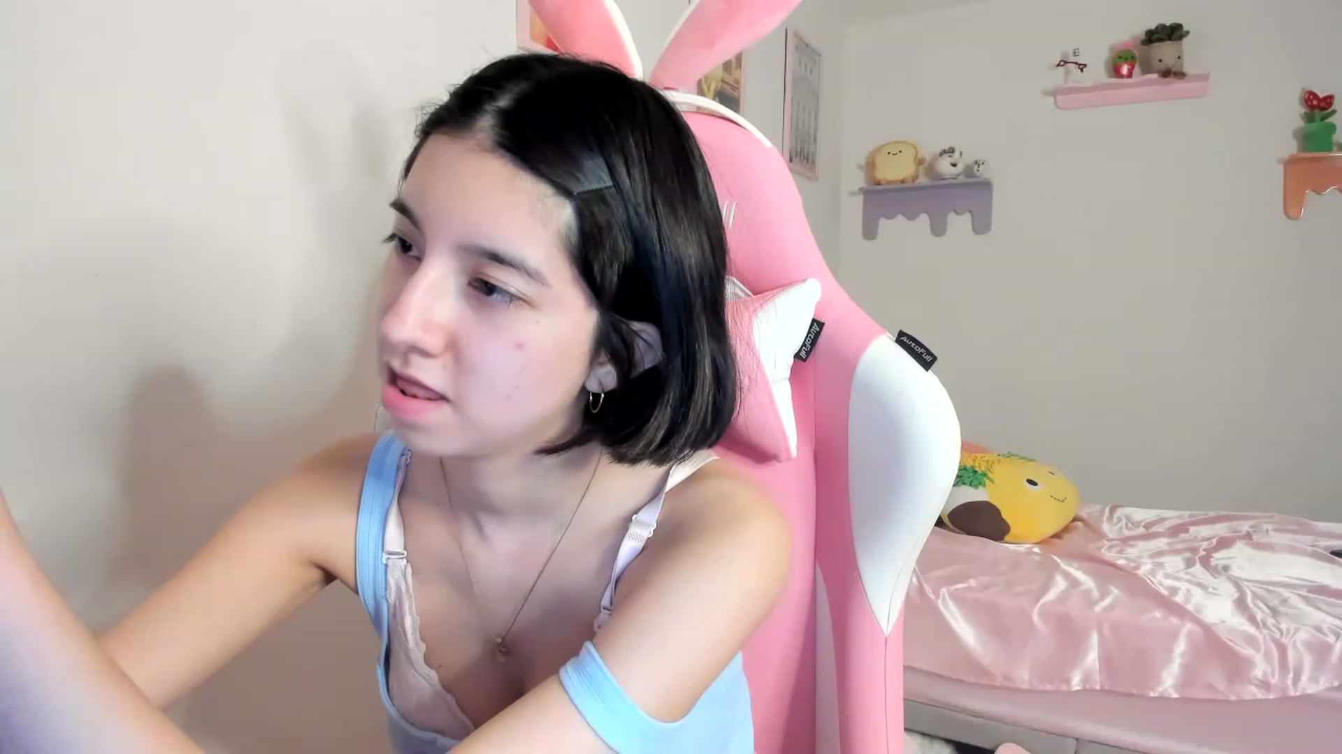 Gallery image thumbnail from Cherrycute666's myfreecams stream on, 06/19/2023, 09:46 image 3 of 20
