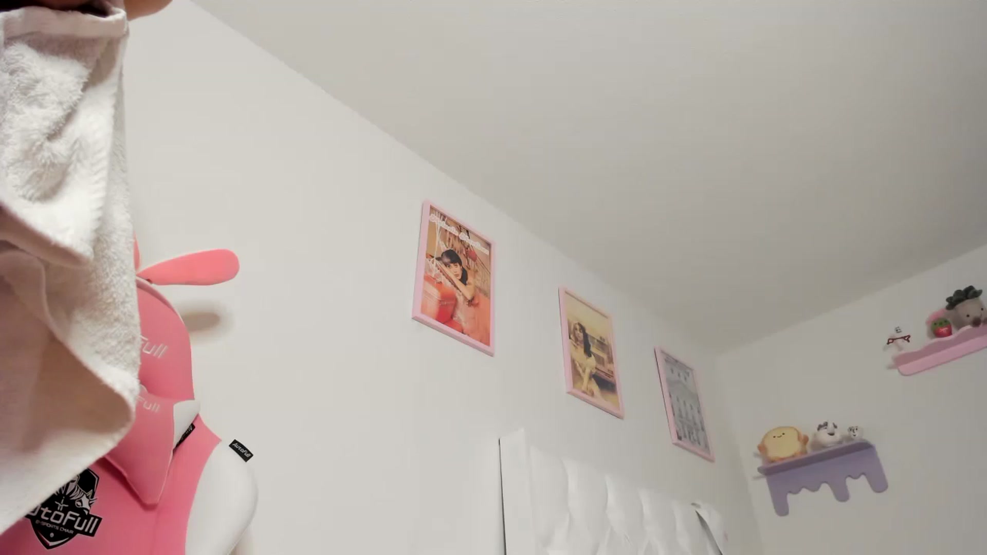 Gallery image thumbnail from Cherrycute666's myfreecams stream on, 06/19/2023, 10:35 image 3 of 20