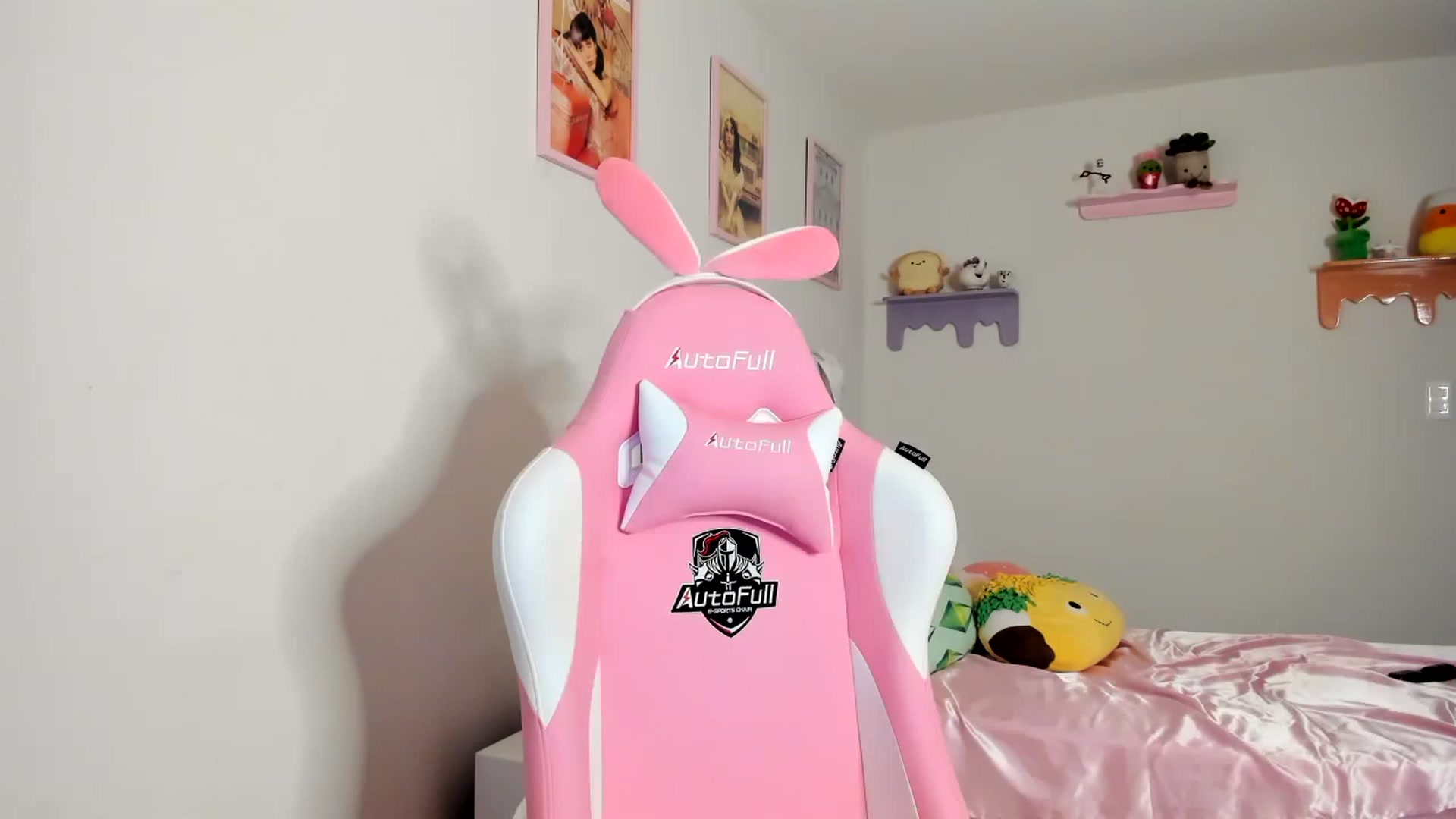 Gallery image thumbnail from Cherrycute666's myfreecams stream on, 06/19/2023, 11:09 image 20 of 20