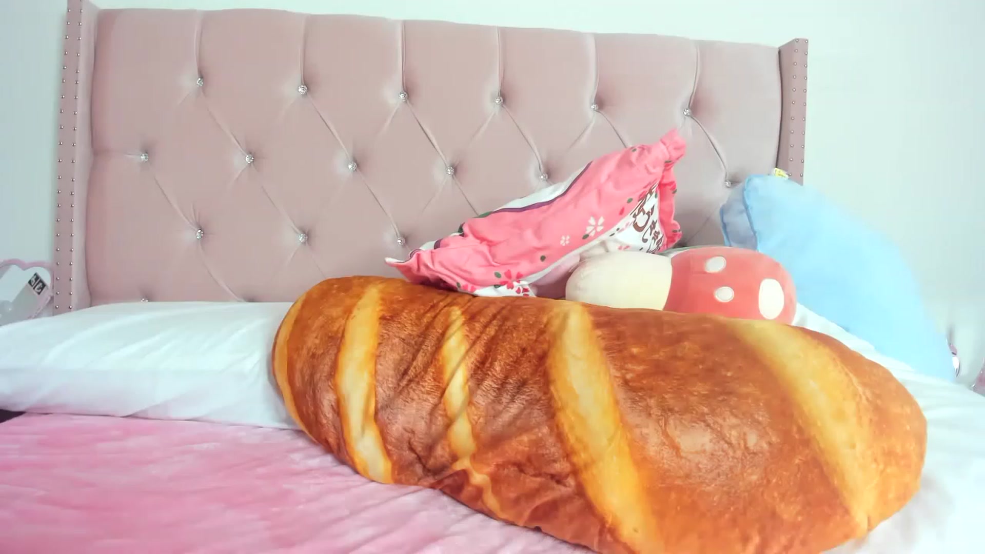 Gallery image thumbnail from Cherrycute666's myfreecams stream on, 06/19/2023, 12:24 image 17 of 20