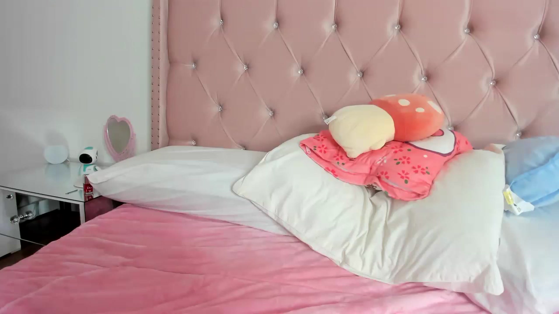 Gallery image thumbnail from Cherrycute666's myfreecams stream on, 06/21/2023, 08:42 image 7 of 20