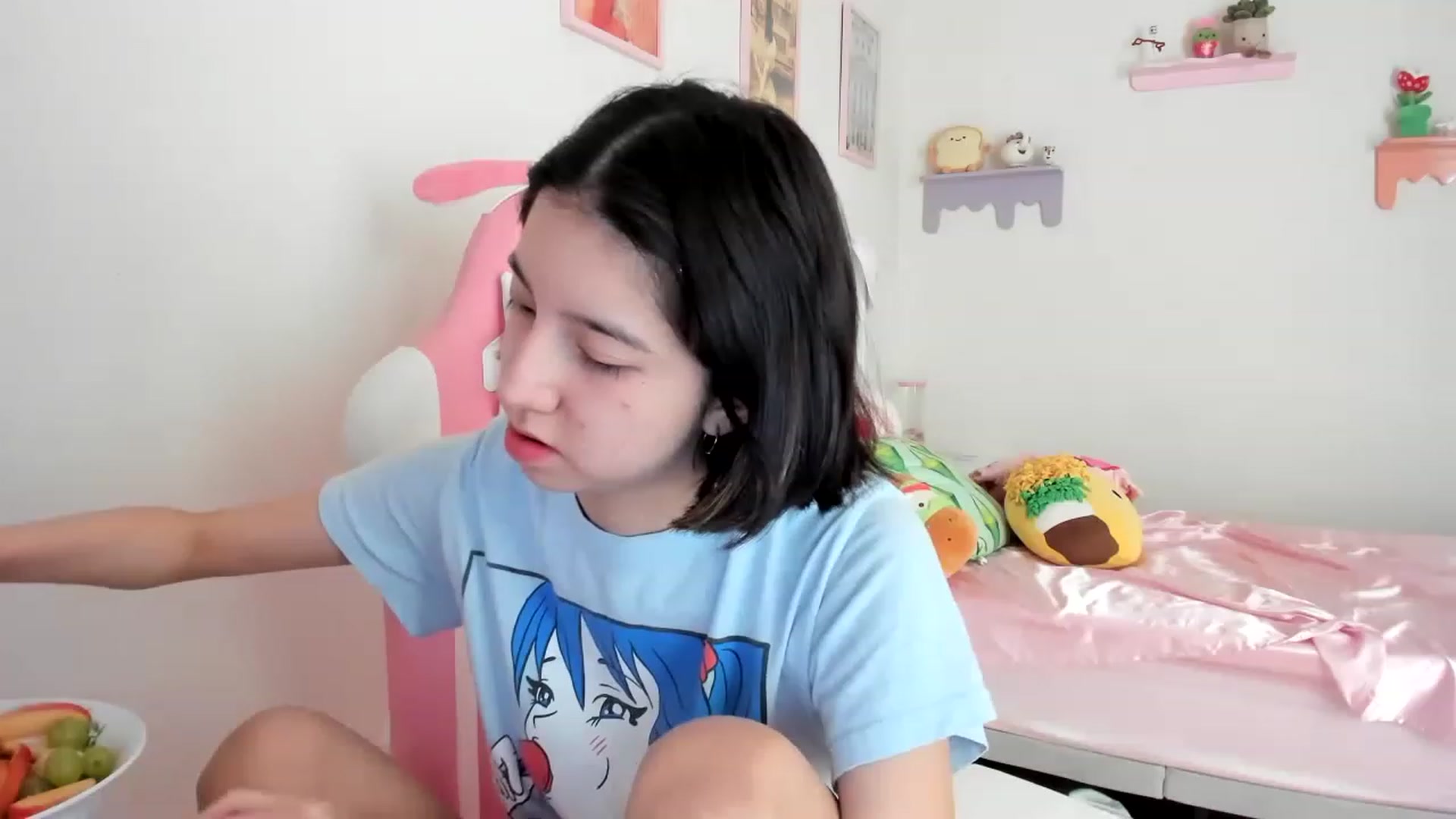 Gallery image thumbnail from Cherrycute666's myfreecams stream on, 06/22/2023, 17:48 image 3 of 20