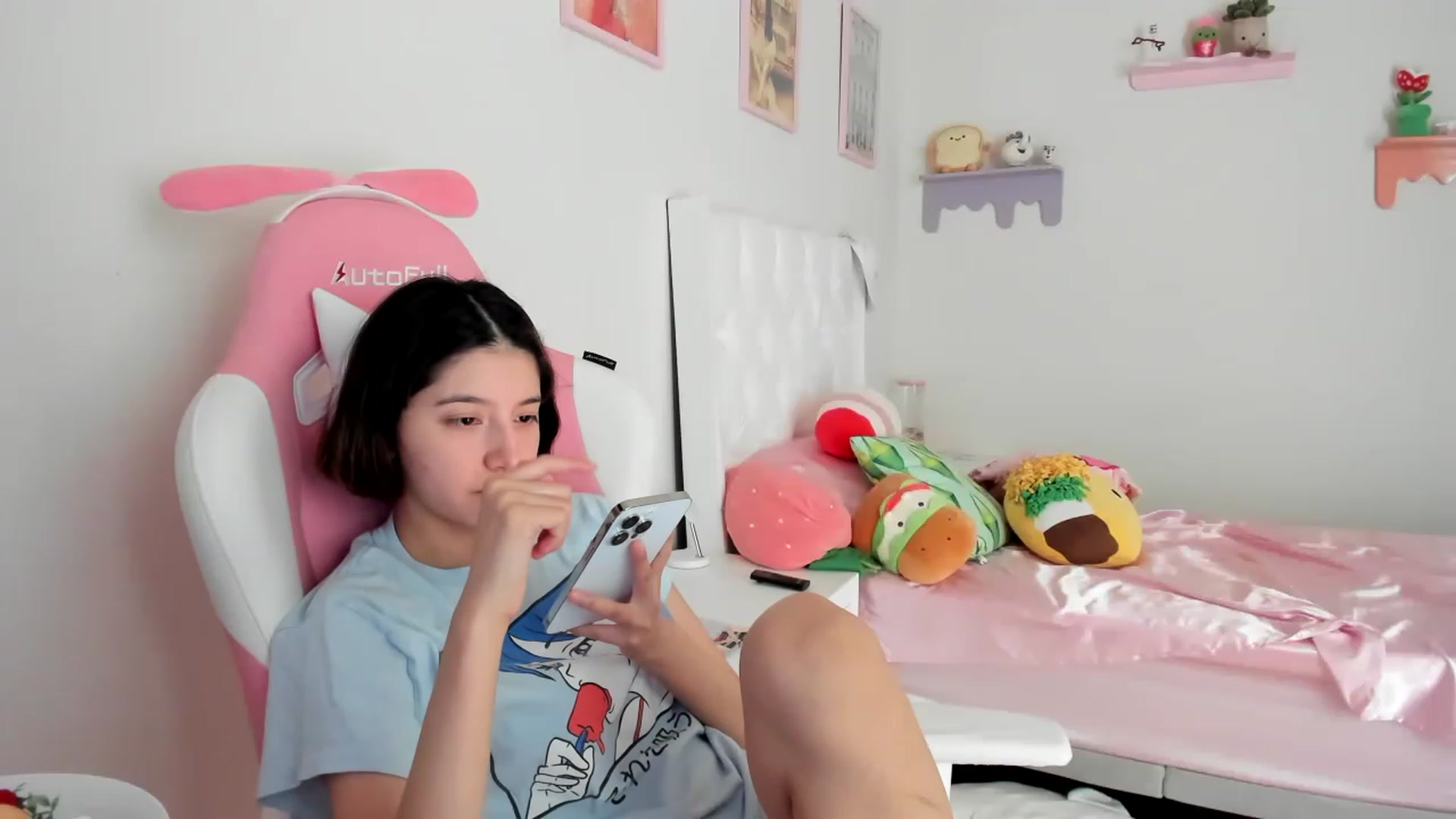 Gallery image thumbnail from Cherrycute666's myfreecams stream on, 06/22/2023, 17:48 image 6 of 20