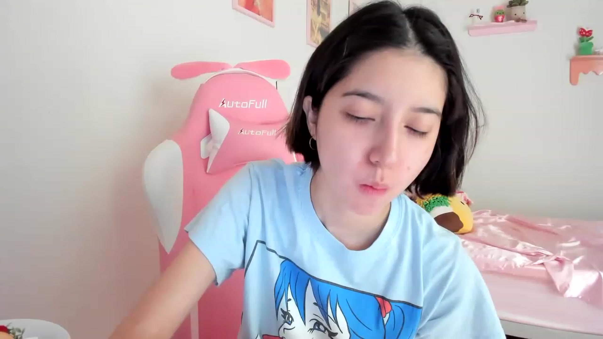 Gallery image thumbnail from Cherrycute666's myfreecams stream on, 06/22/2023, 17:48 image 8 of 20