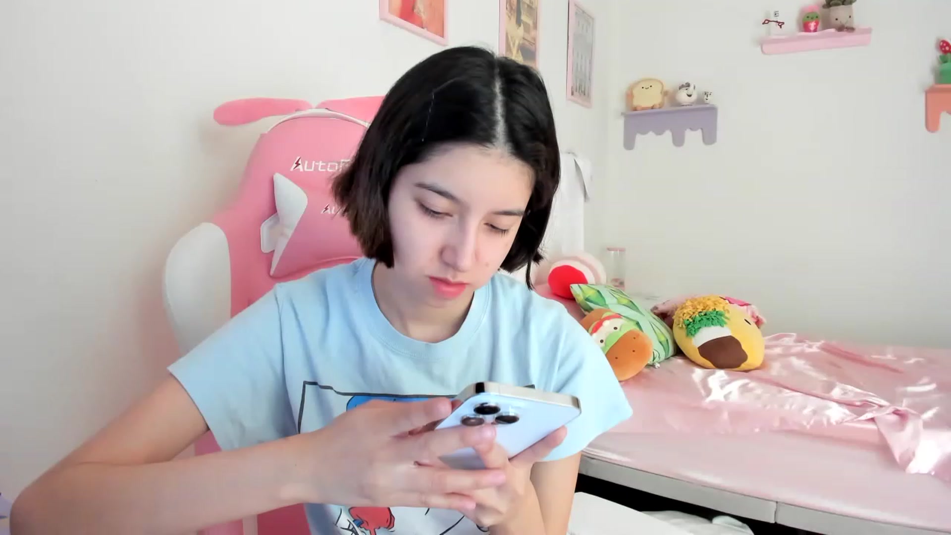 Gallery image thumbnail from Cherrycute666's myfreecams stream on, 06/22/2023, 17:48 image 1 of 20