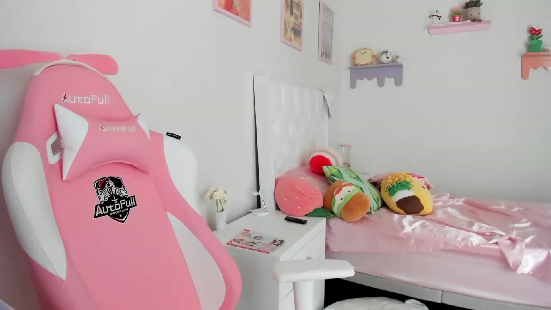 Gallery image thumbnail from Cherrycute666's myfreecams stream on, 06/22/2023, 17:48 image 2 of 20