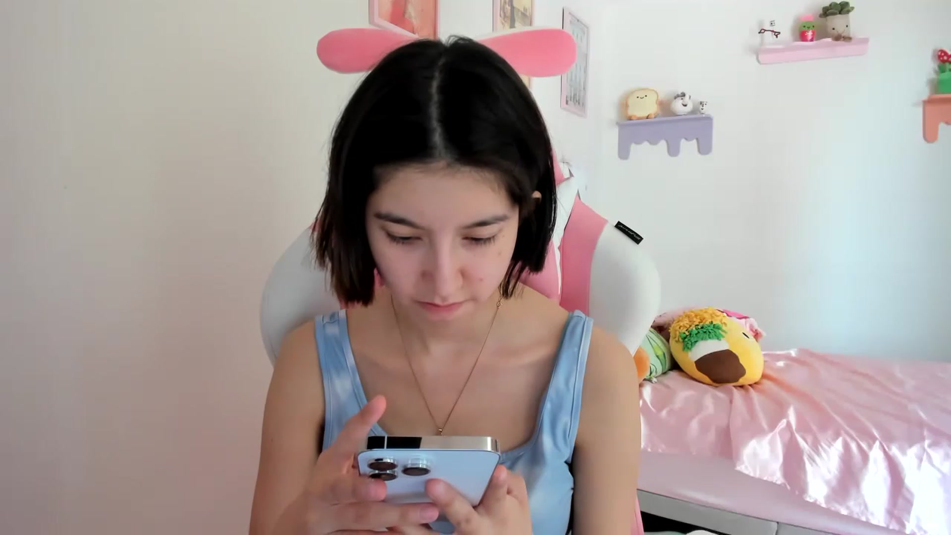 Gallery image thumbnail from Cherrycute666's myfreecams stream on, 06/22/2023, 20:03 image 15 of 20