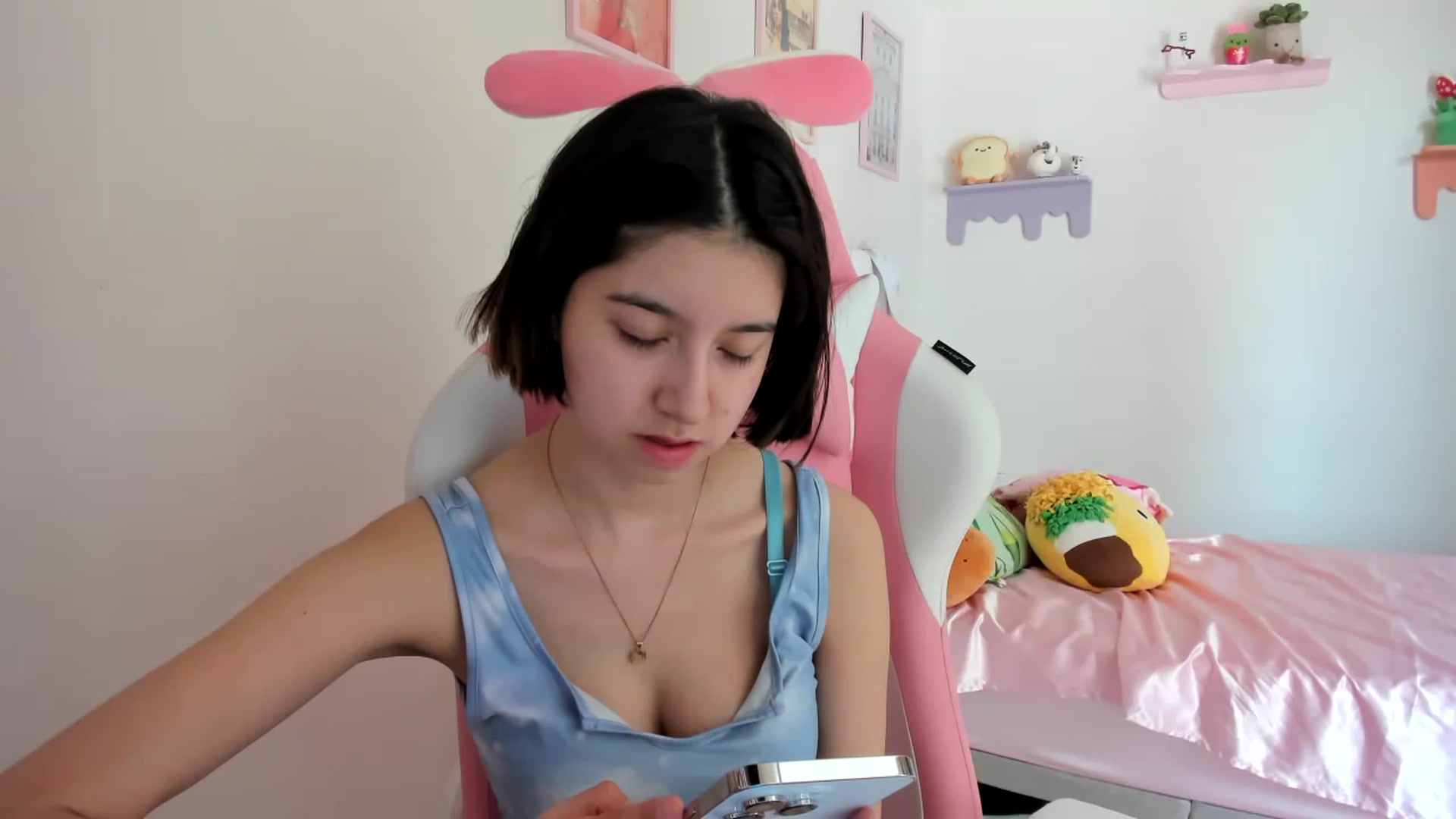 Gallery image thumbnail from Cherrycute666's myfreecams stream on, 06/22/2023, 20:03 image 14 of 20