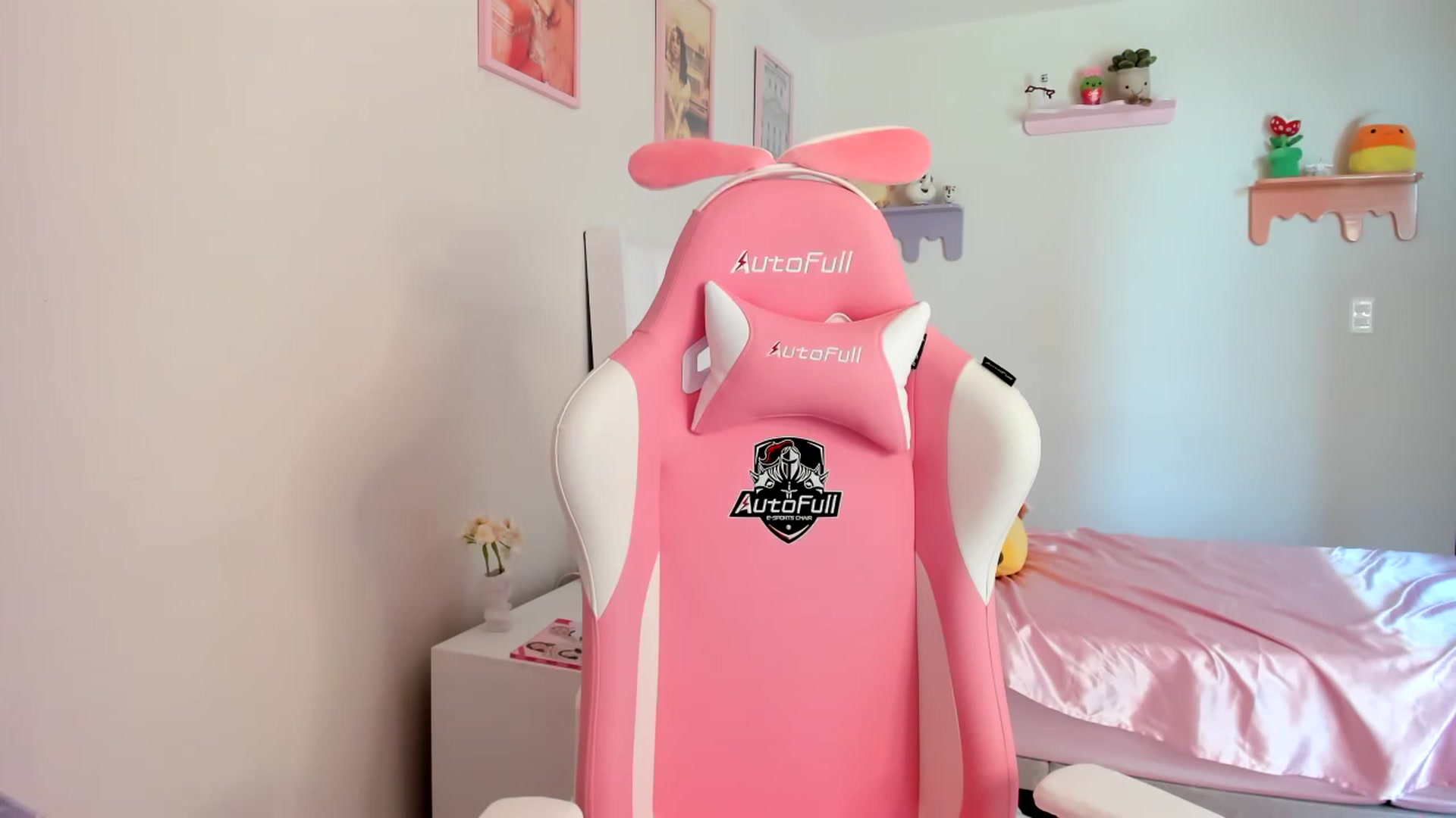 Gallery image thumbnail from Cherrycute666's myfreecams stream on, 06/22/2023, 20:03 image 12 of 20