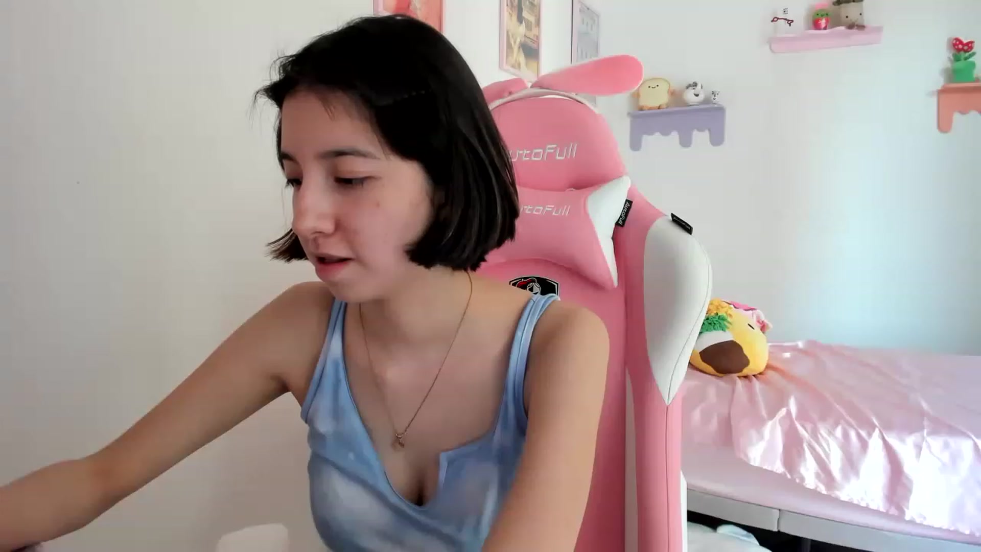 Gallery image thumbnail from Cherrycute666's myfreecams stream on, 06/22/2023, 21:47 image 14 of 20
