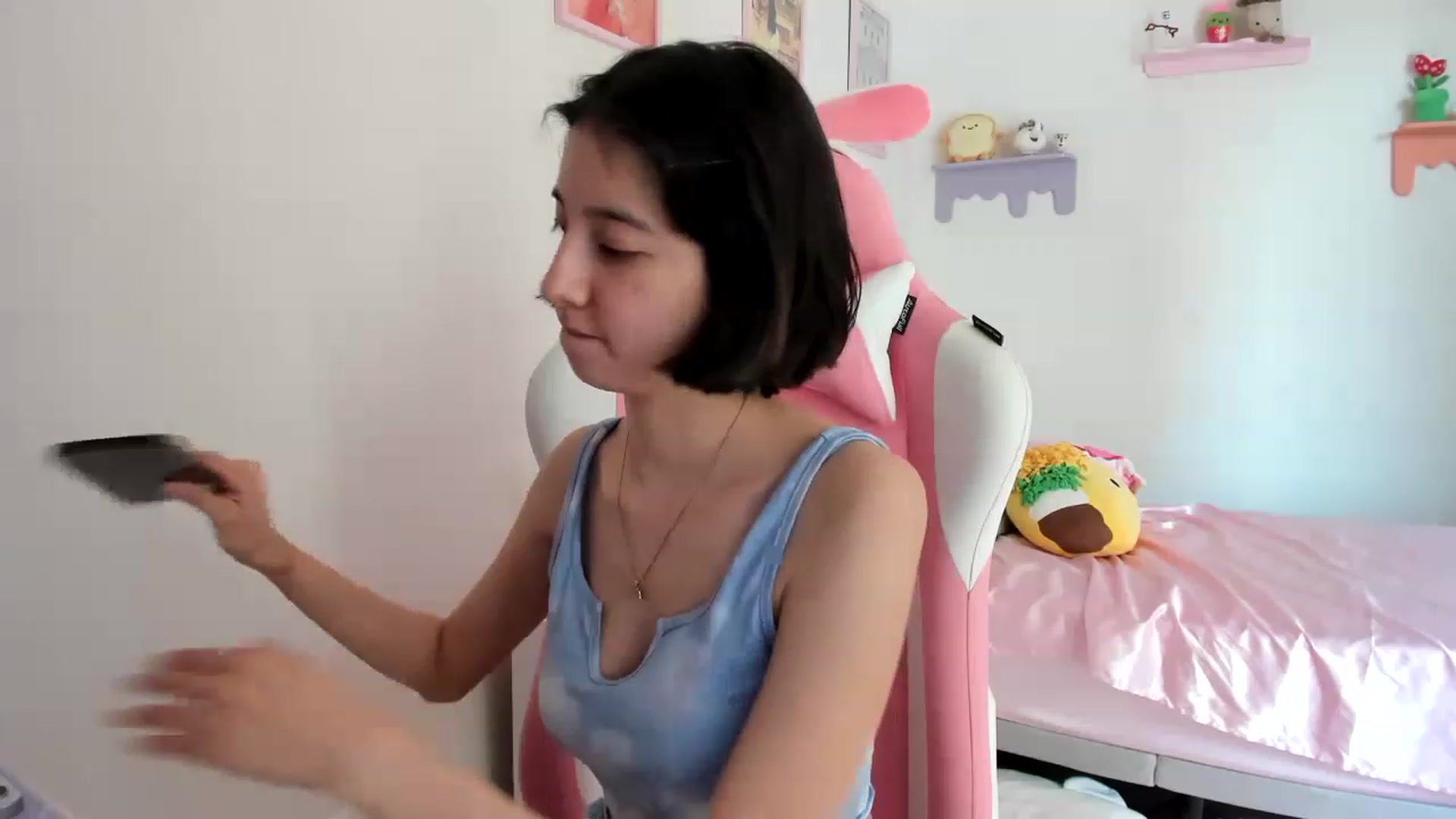 Gallery image thumbnail from Cherrycute666's myfreecams stream on, 06/22/2023, 21:47 image 17 of 20