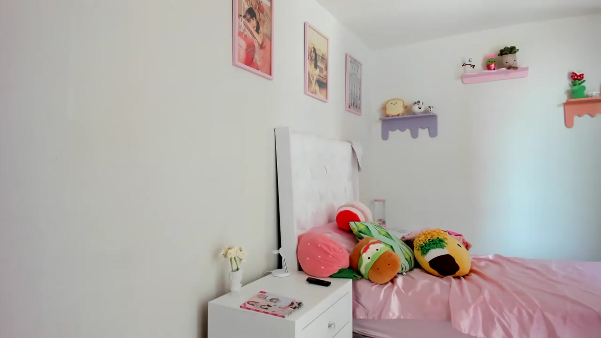 Gallery image thumbnail from Cherrycute666's myfreecams stream on, 06/22/2023, 21:47 image 10 of 20