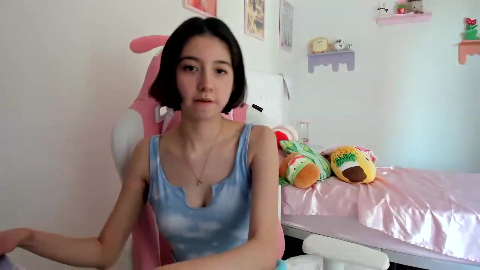 Gallery image thumbnail from Cherrycute666's myfreecams stream on, 06/22/2023, 21:47 image 18 of 20