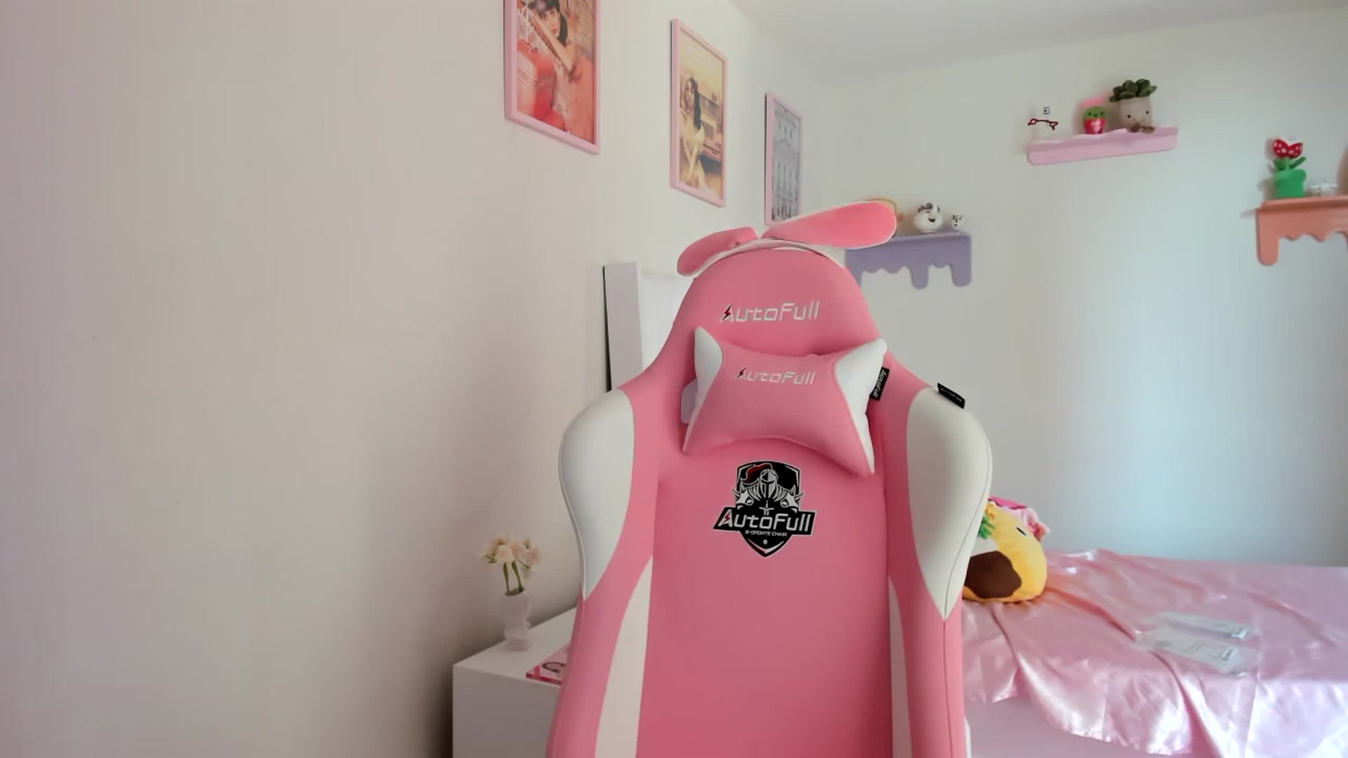Gallery image thumbnail from Cherrycute666's myfreecams stream on, 06/22/2023, 22:52 image 3 of 20
