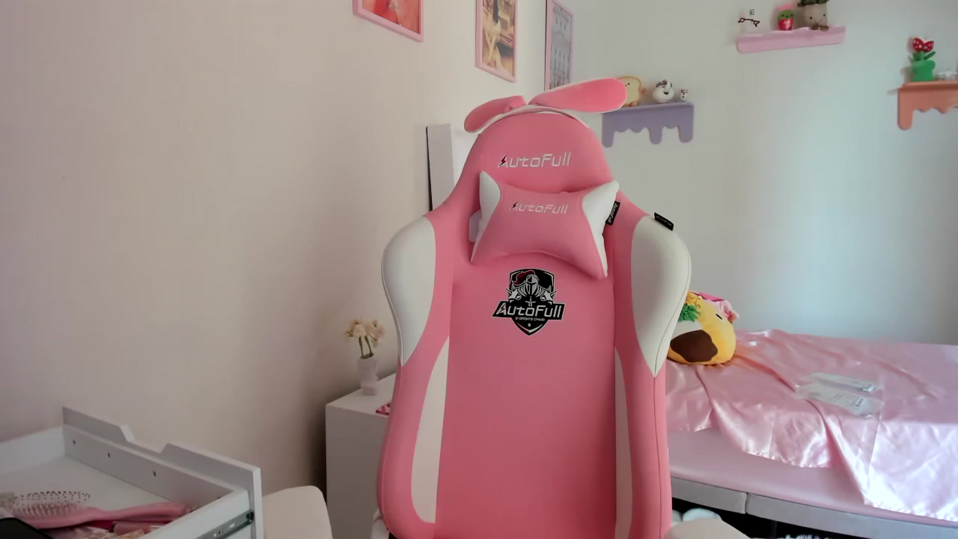 Gallery image thumbnail from Cherrycute666's myfreecams stream on, 06/22/2023, 22:52 image 14 of 20
