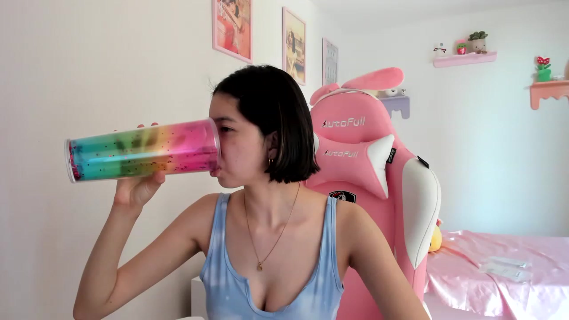 Gallery image thumbnail from Cherrycute666's myfreecams stream on, 06/22/2023, 22:52 image 1 of 20