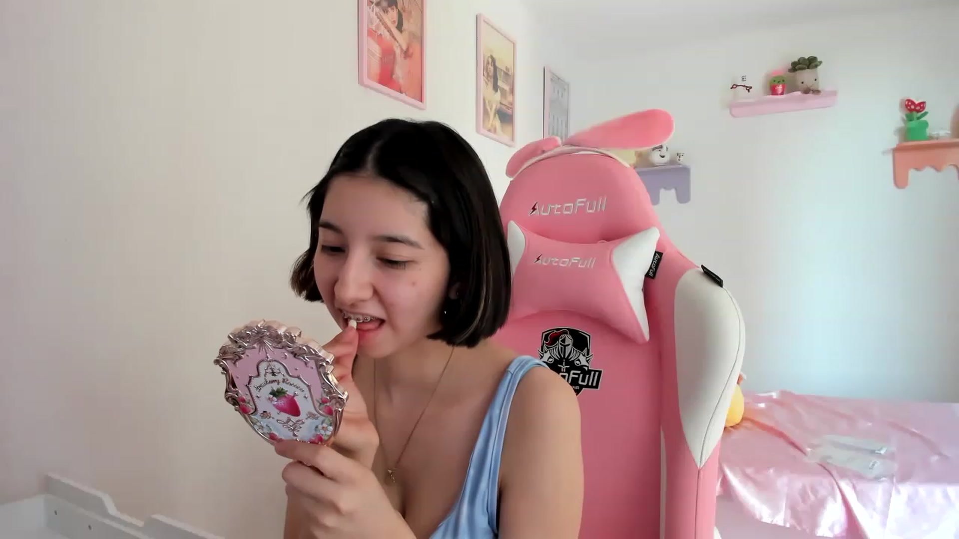 Gallery image thumbnail from Cherrycute666's myfreecams stream on, 06/22/2023, 22:52 image 6 of 20