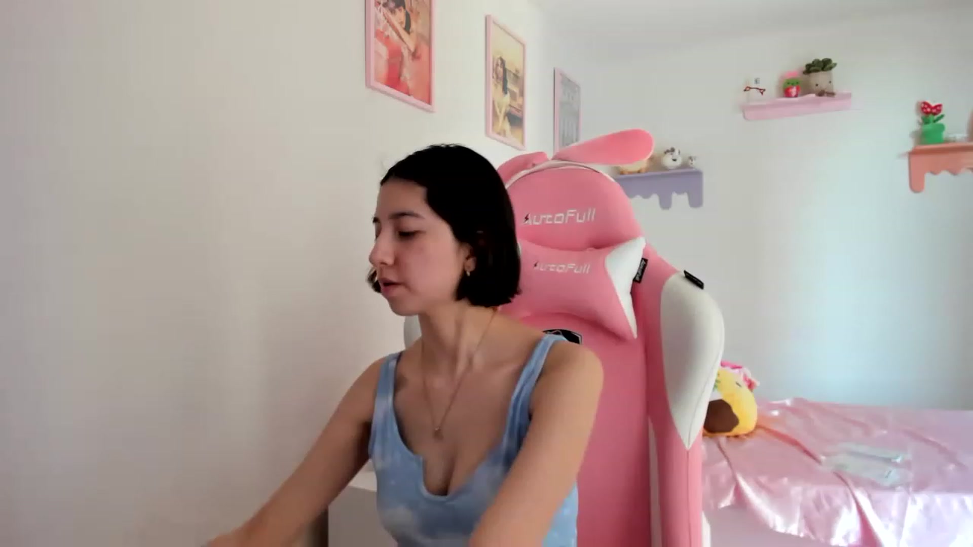 Gallery image thumbnail from Cherrycute666's myfreecams stream on, 06/22/2023, 22:52 image 4 of 20