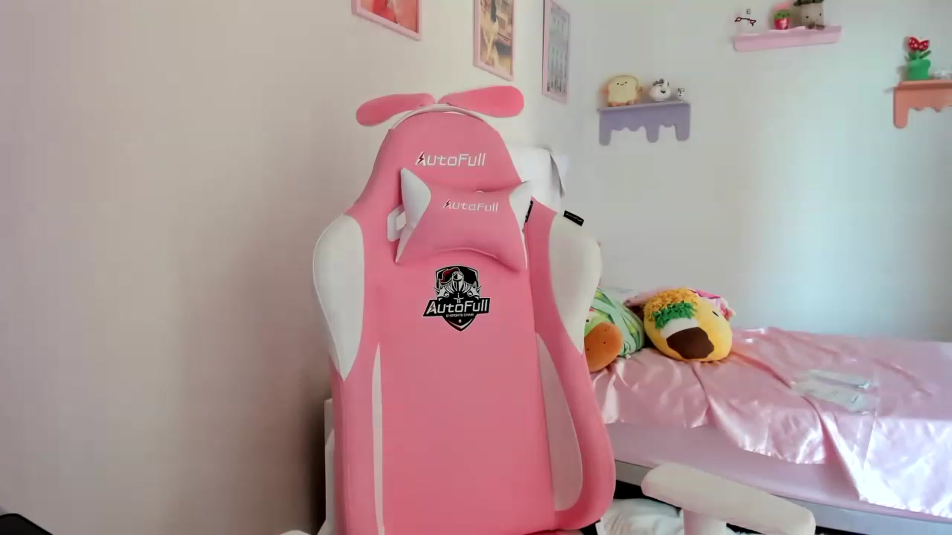 Gallery image thumbnail from Cherrycute666's myfreecams stream on, 06/22/2023, 22:52 image 18 of 20