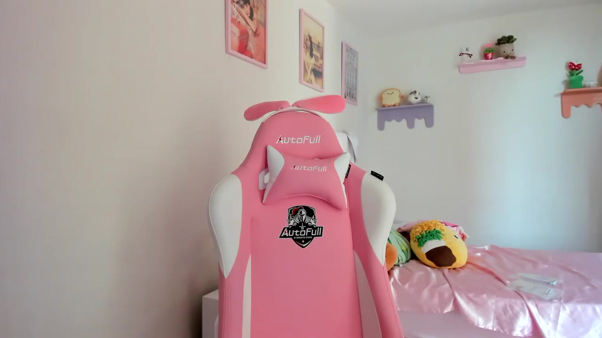 Gallery image thumbnail from Cherrycute666's myfreecams stream on, 06/22/2023, 22:52 image 2 of 20