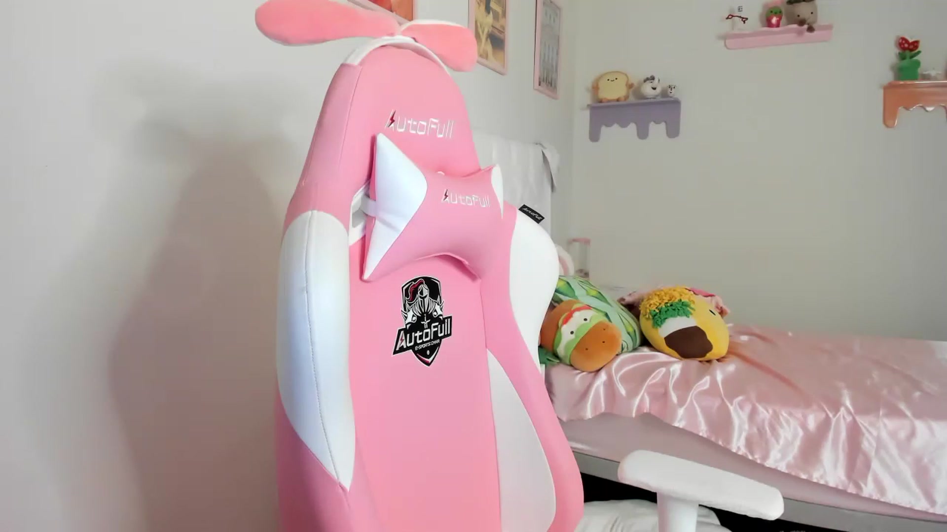 Gallery image thumbnail from Cherrycute666's myfreecams stream on, 06/23/2023, 24:40 image 20 of 20