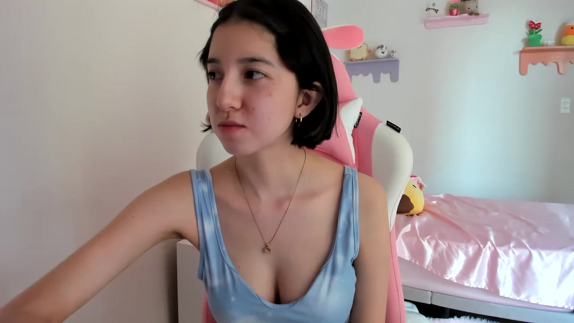Gallery image thumbnail from Cherrycute666's myfreecams stream on, 06/23/2023, 24:40 image 9 of 20