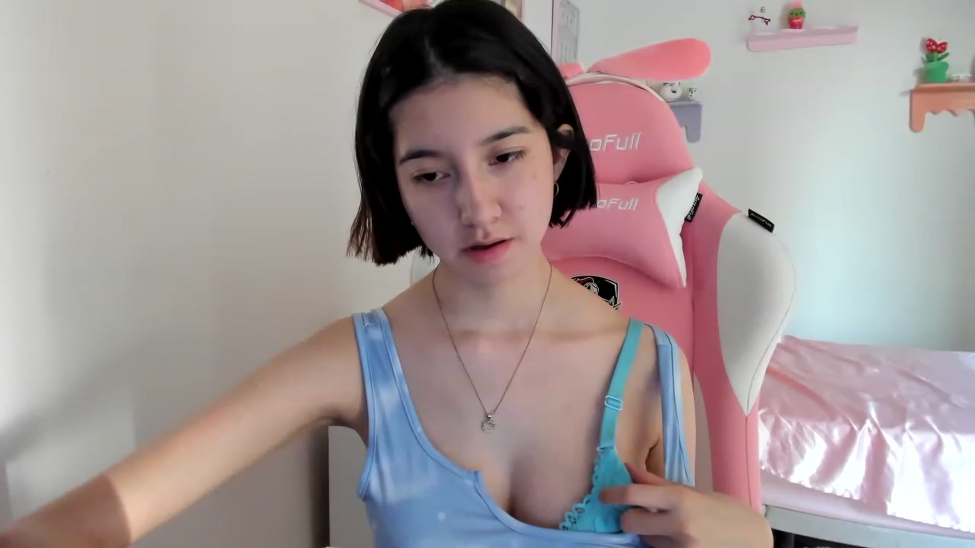 Gallery image thumbnail from Cherrycute666's myfreecams stream on, 06/23/2023, 24:40 image 16 of 20