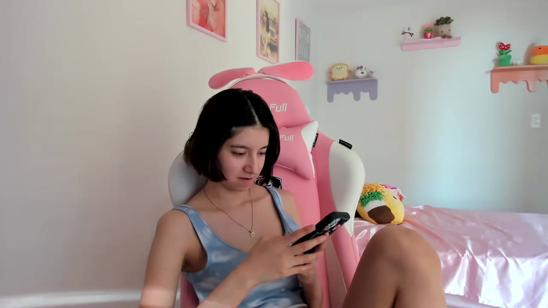 Gallery image thumbnail from Cherrycute666's myfreecams stream on, 06/23/2023, 24:40 image 6 of 20