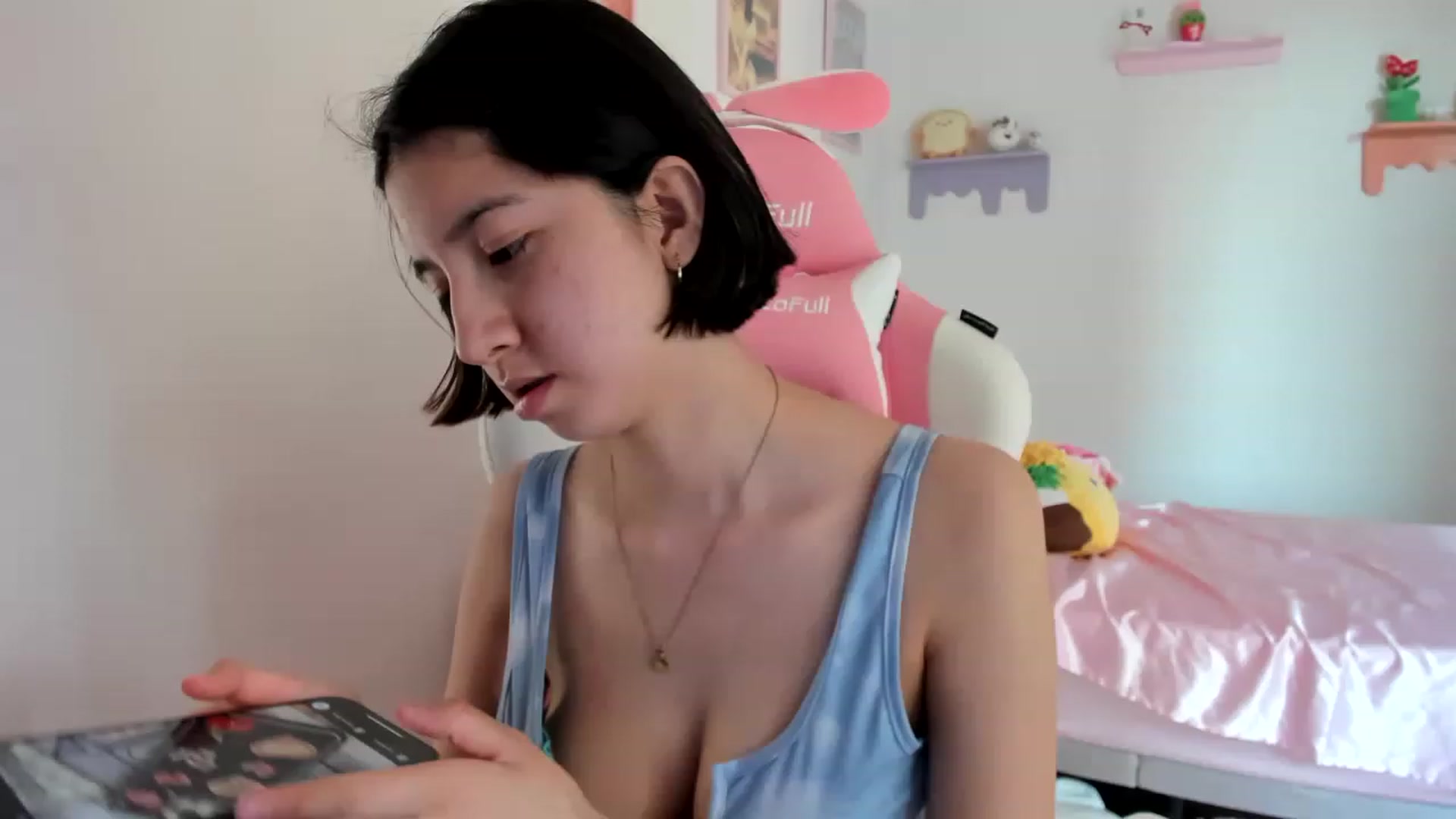 Gallery image thumbnail from Cherrycute666's myfreecams stream on, 06/23/2023, 24:40 image 12 of 20