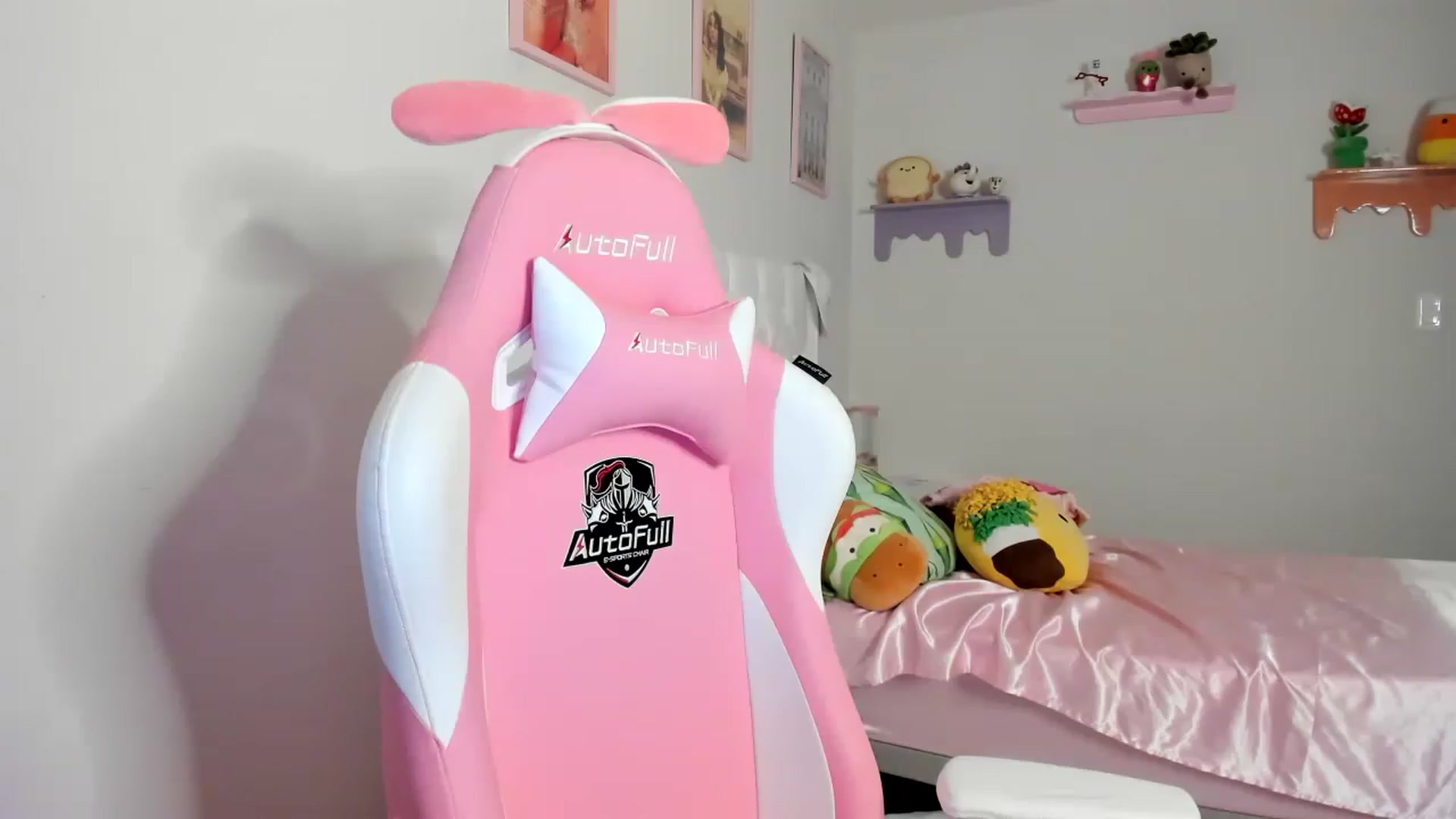 Gallery image thumbnail from Cherrycute666's myfreecams stream on, 06/23/2023, 01:21 image 19 of 20