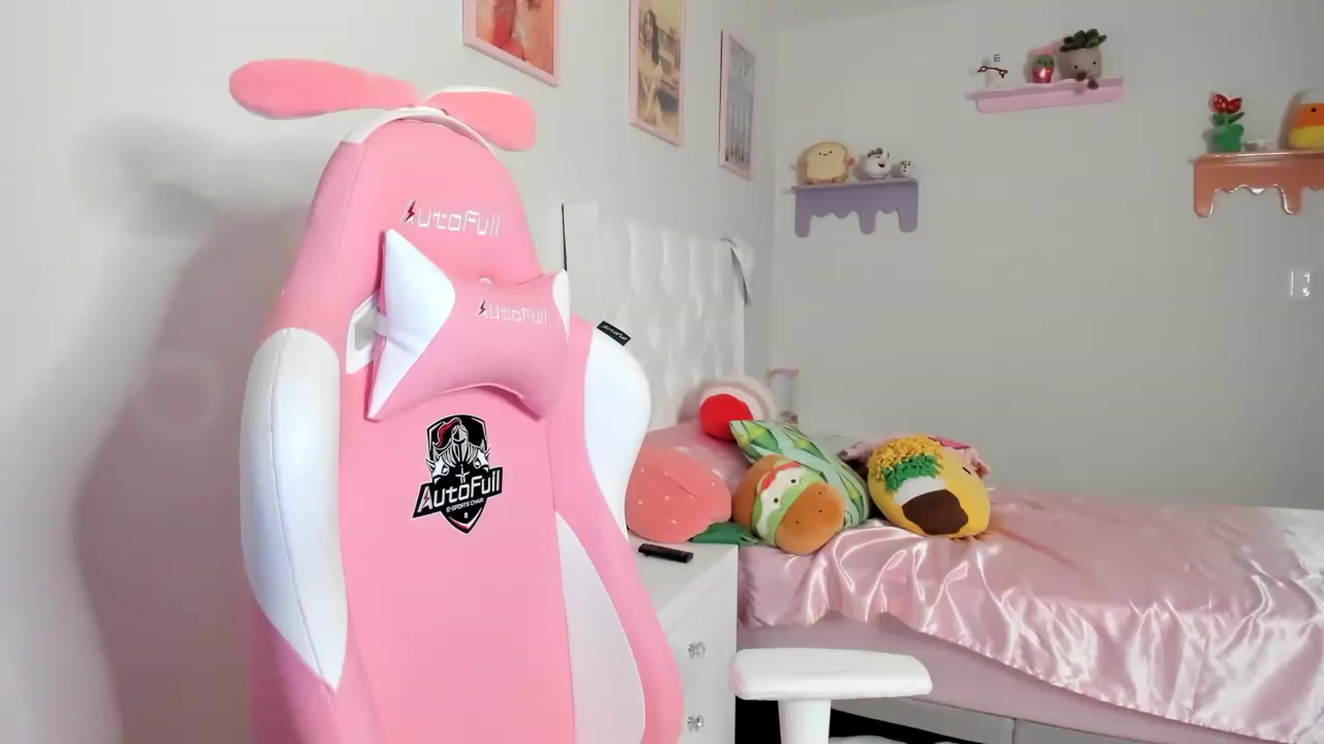 Gallery image thumbnail from Cherrycute666's myfreecams stream on, 06/23/2023, 01:21 image 20 of 20