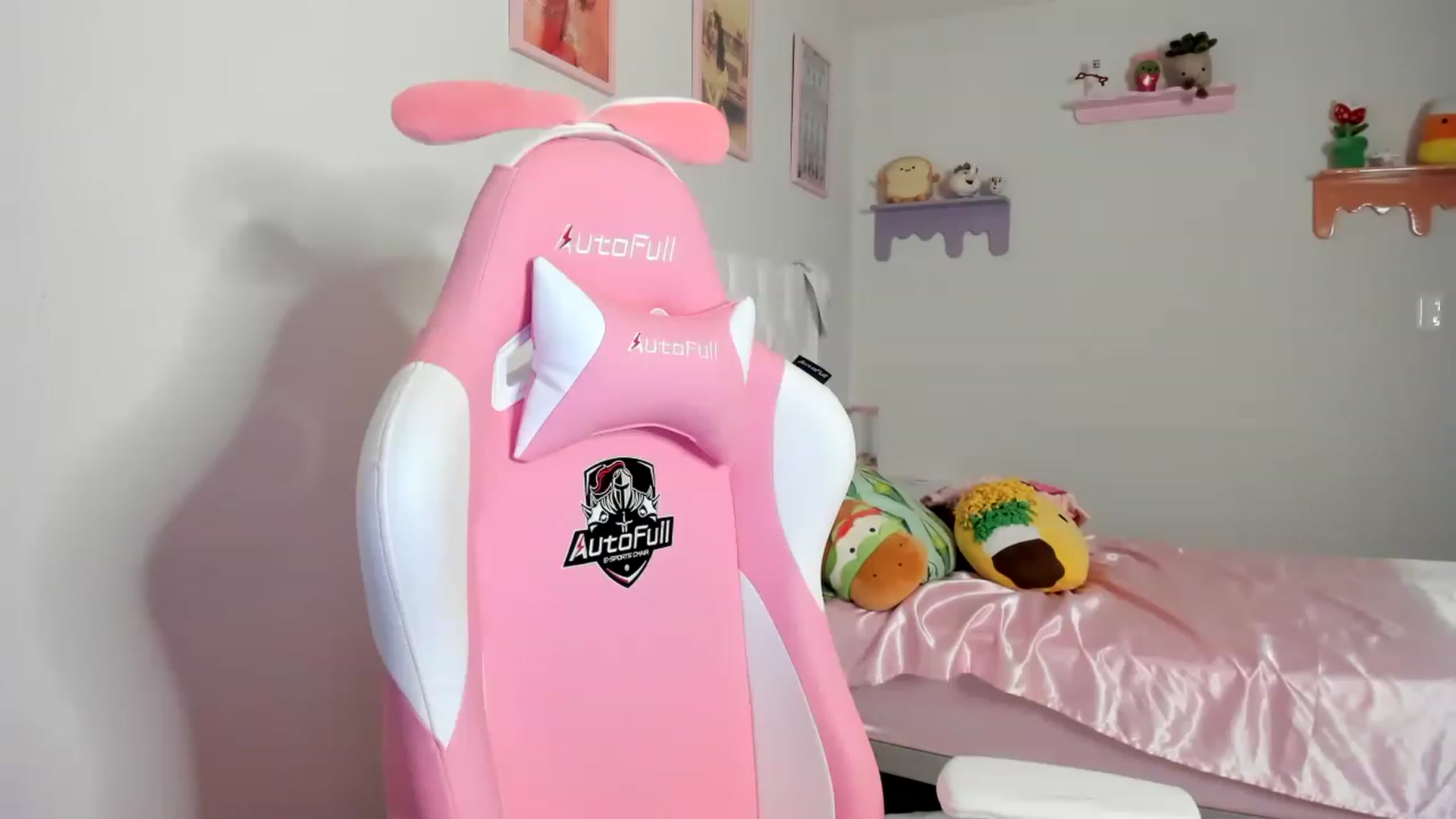 Gallery image thumbnail from Cherrycute666's myfreecams stream on, 06/23/2023, 01:21 image 18 of 20