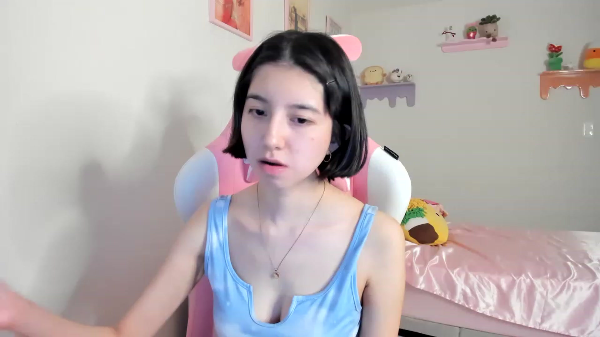 Gallery image thumbnail from Cherrycute666's myfreecams stream on, 06/23/2023, 03:10 image 6 of 20