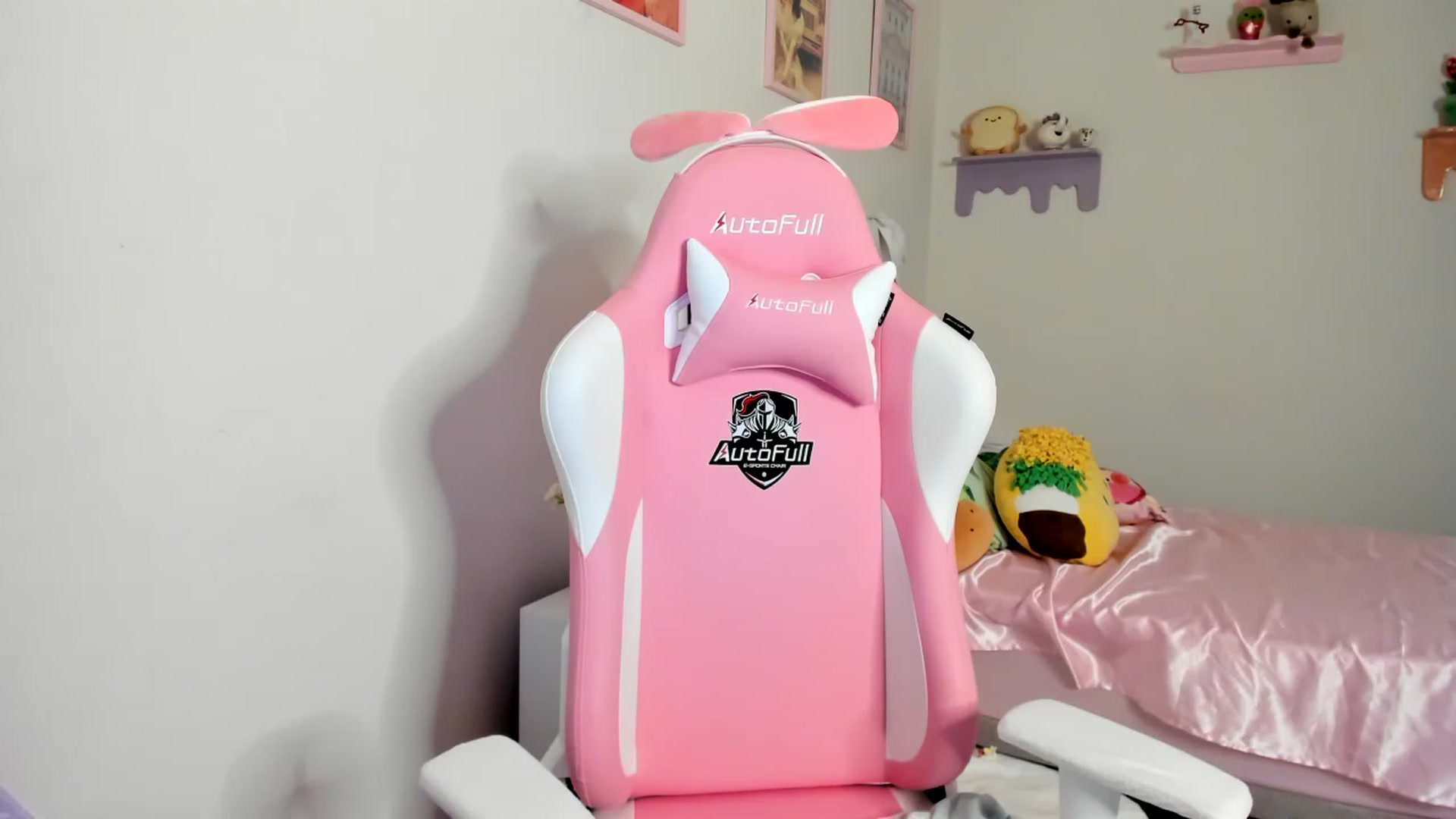 Gallery image thumbnail from Cherrycute666's myfreecams stream on, 06/23/2023, 04:53 image 8 of 20
