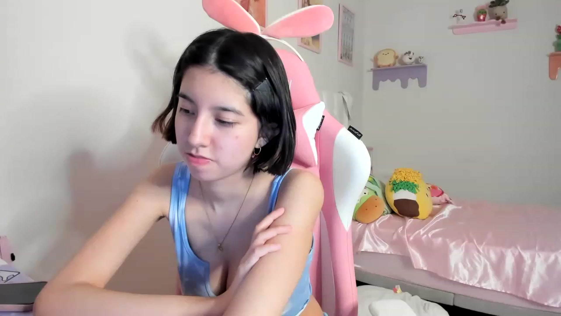 Gallery image thumbnail from Cherrycute666's myfreecams stream on, 06/23/2023, 07:28 image 10 of 20