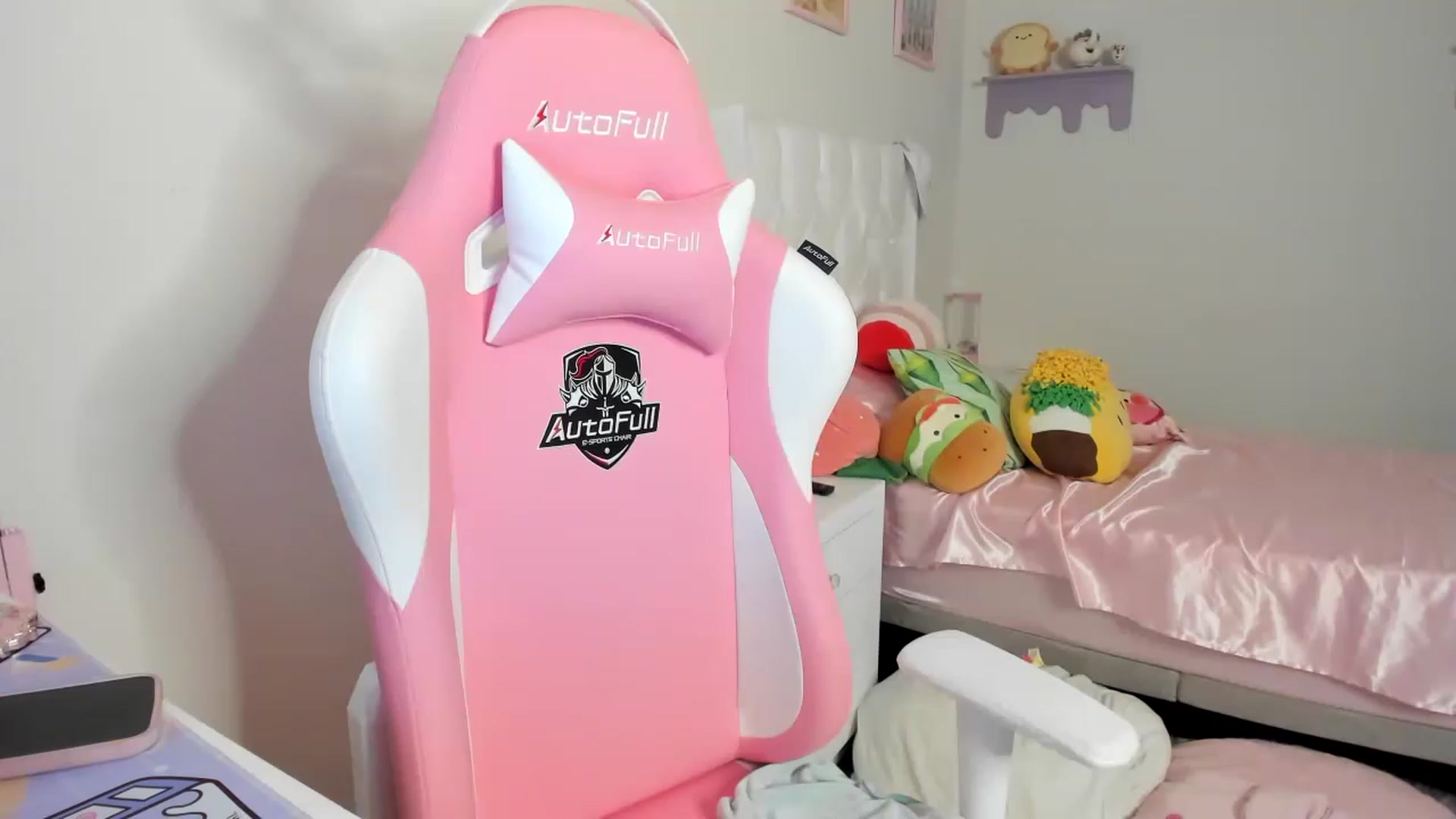 Gallery image thumbnail from Cherrycute666's myfreecams stream on, 06/23/2023, 07:28 image 16 of 20