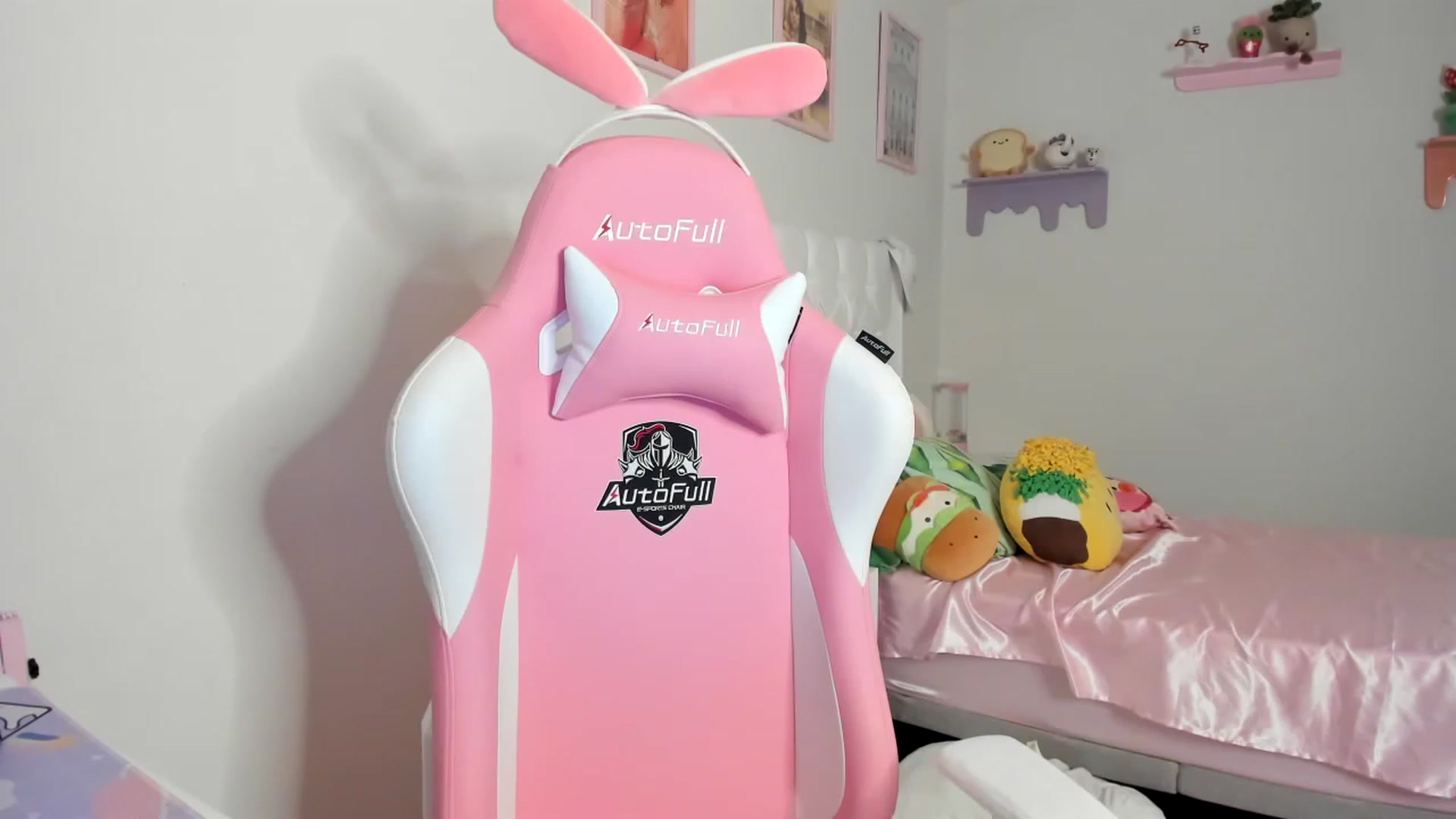 Gallery image thumbnail from Cherrycute666's myfreecams stream on, 06/23/2023, 07:28 image 8 of 20