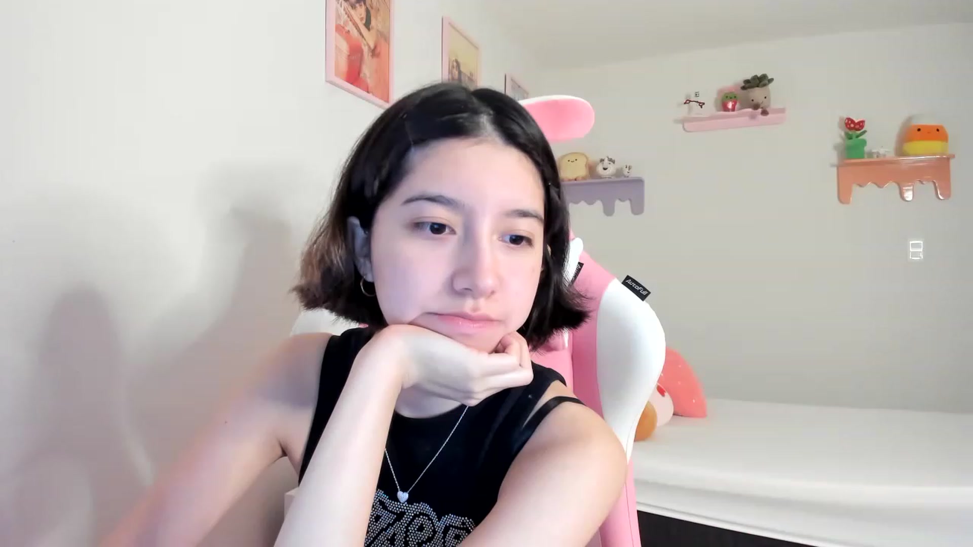 Gallery image thumbnail from Cherrycute666's myfreecams stream on, 06/27/2023, 11:08 image 1 of 20