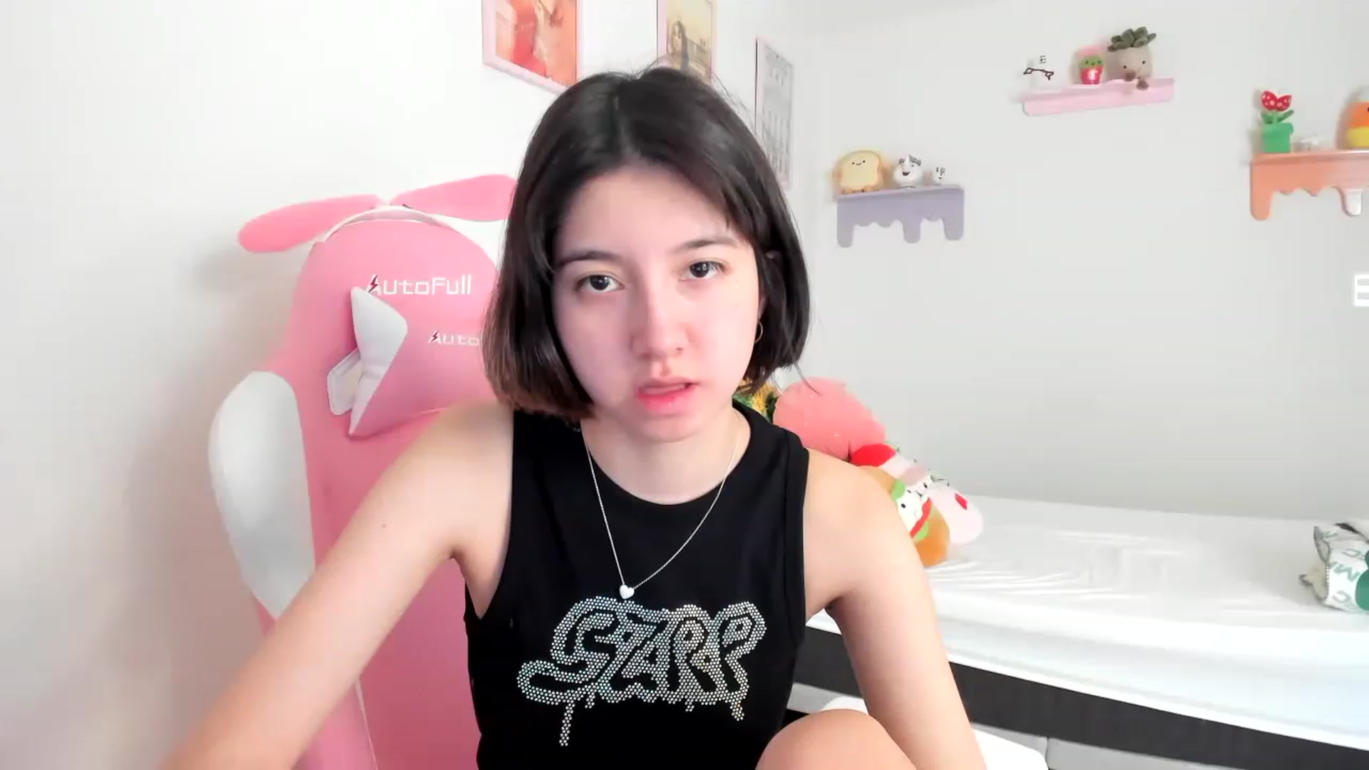 Gallery image thumbnail from Cherrycute666's myfreecams stream on, 06/27/2023, 17:14 image 15 of 20