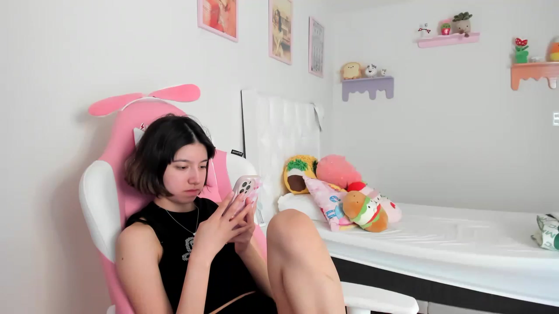 Gallery image thumbnail from Cherrycute666's myfreecams stream on, 06/27/2023, 17:14 image 20 of 20